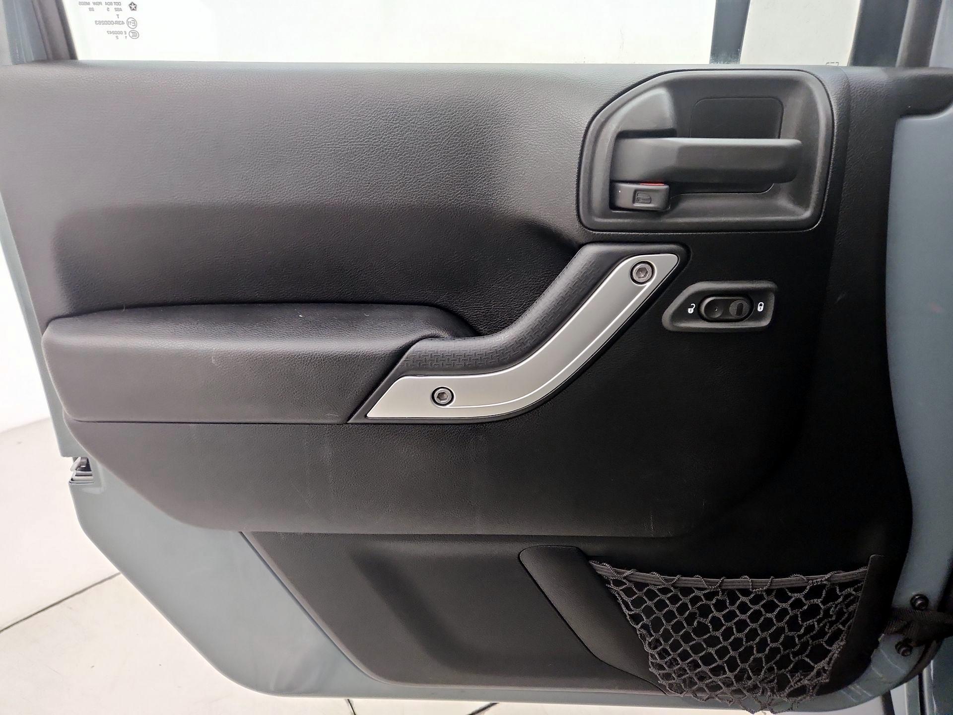 Thumbnail: 2015 Jeep Wrangler - 12