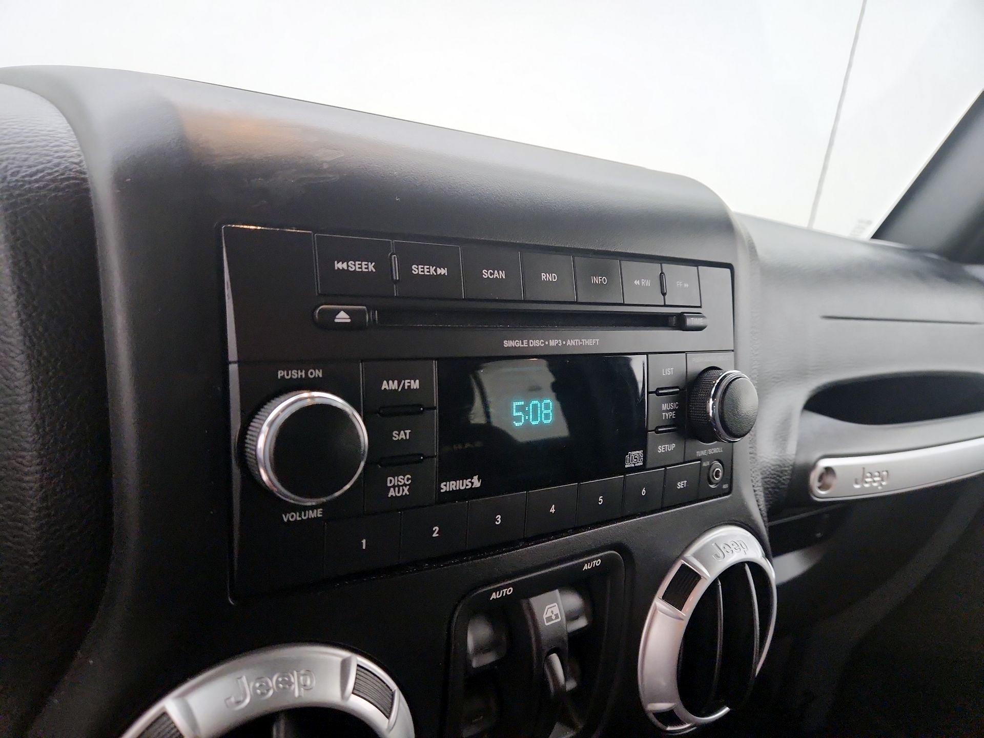 Thumbnail: 2015 Jeep Wrangler - 13