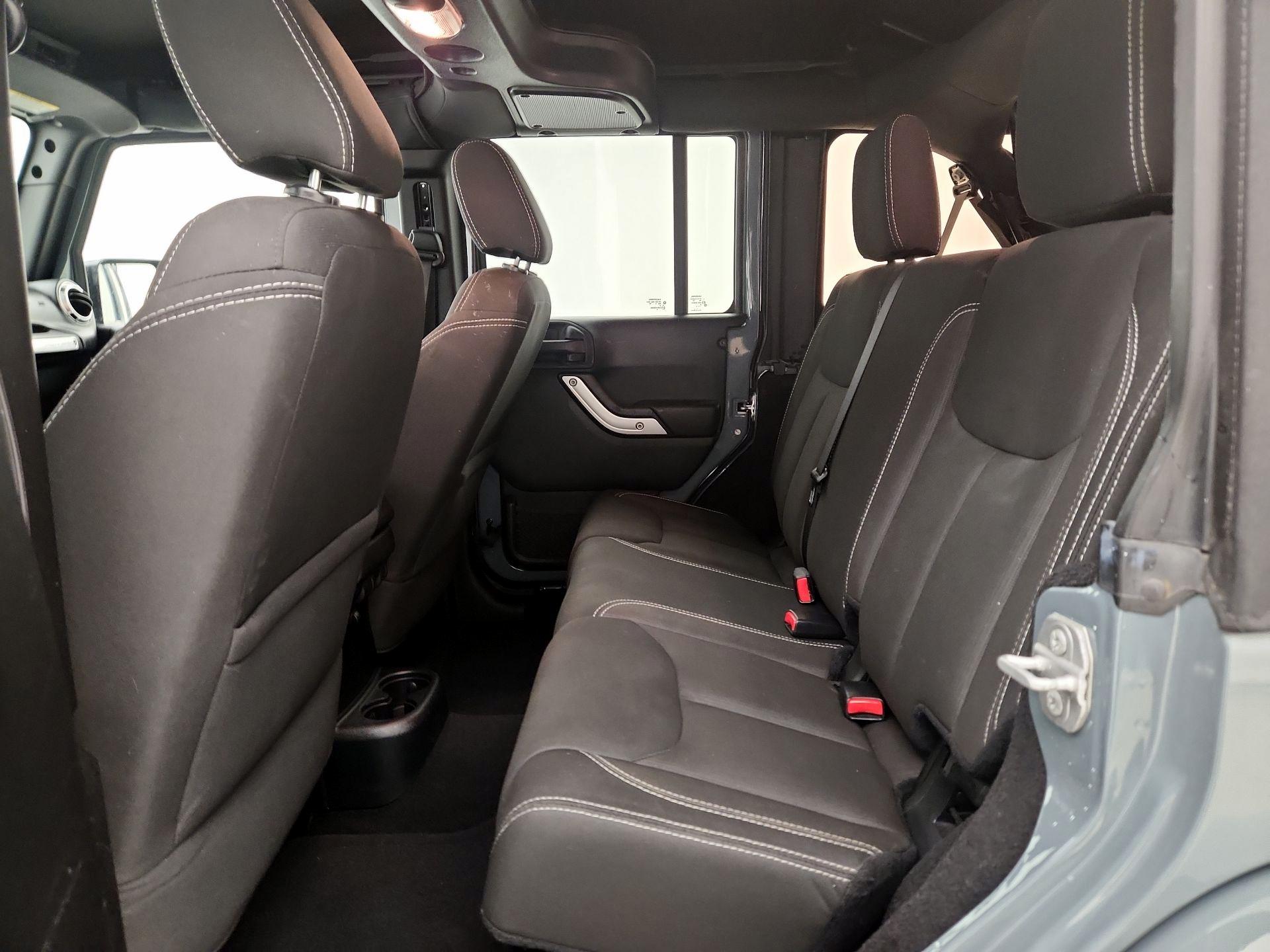 Thumbnail: 2015 Jeep Wrangler - 16