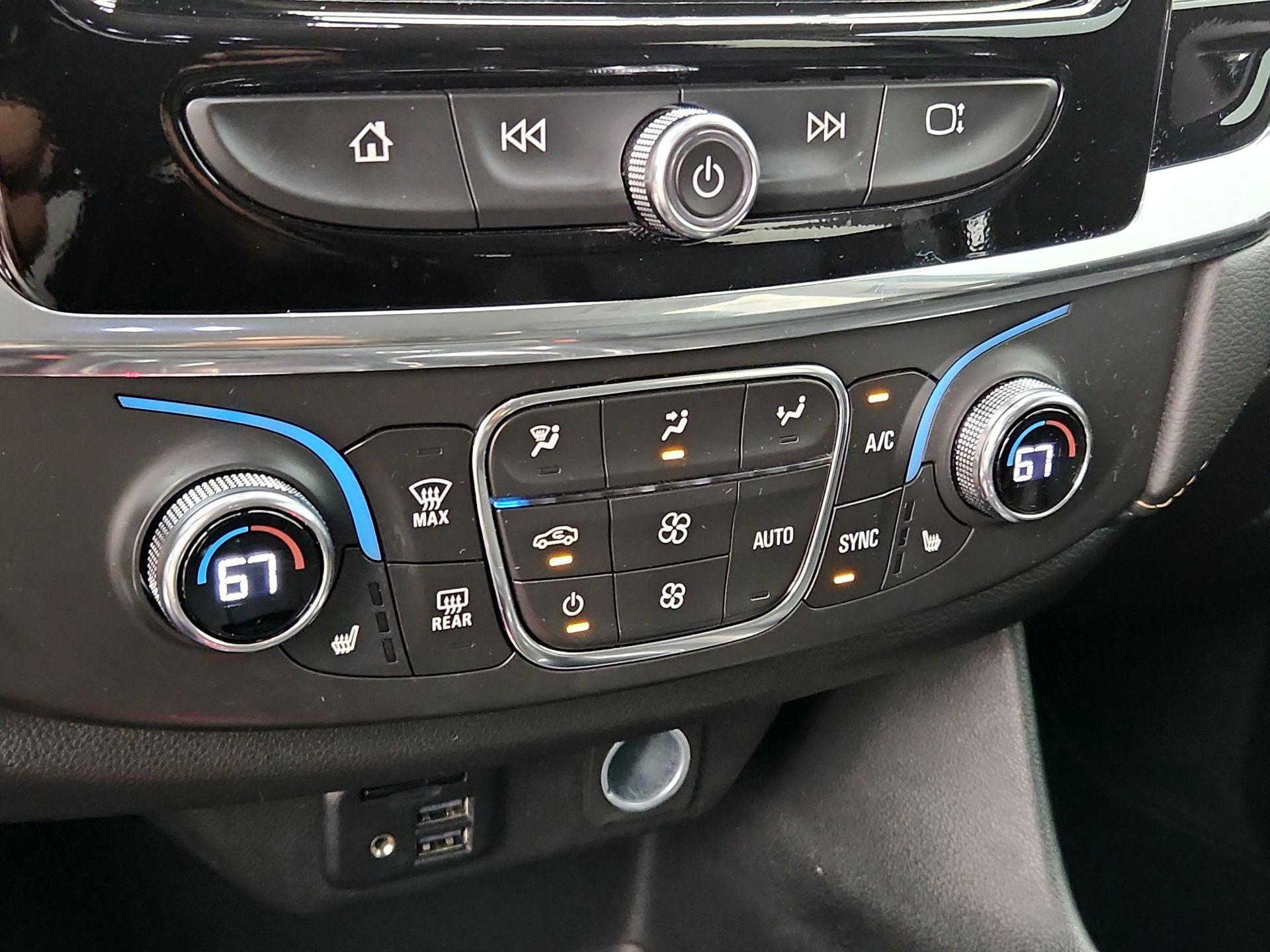 Thumbnail: 2021 Chevrolet Traverse - 17