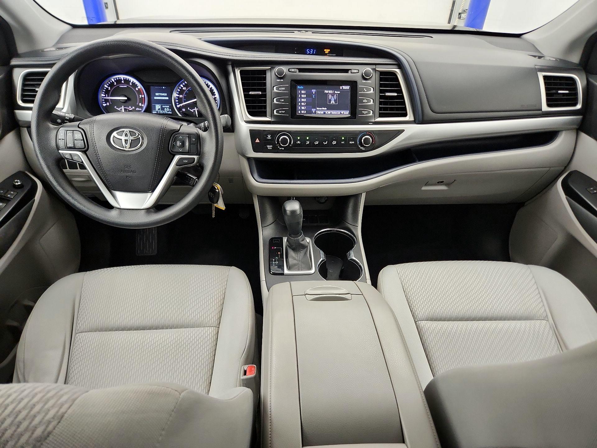 Thumbnail: 2016 Toyota Highlander - 9