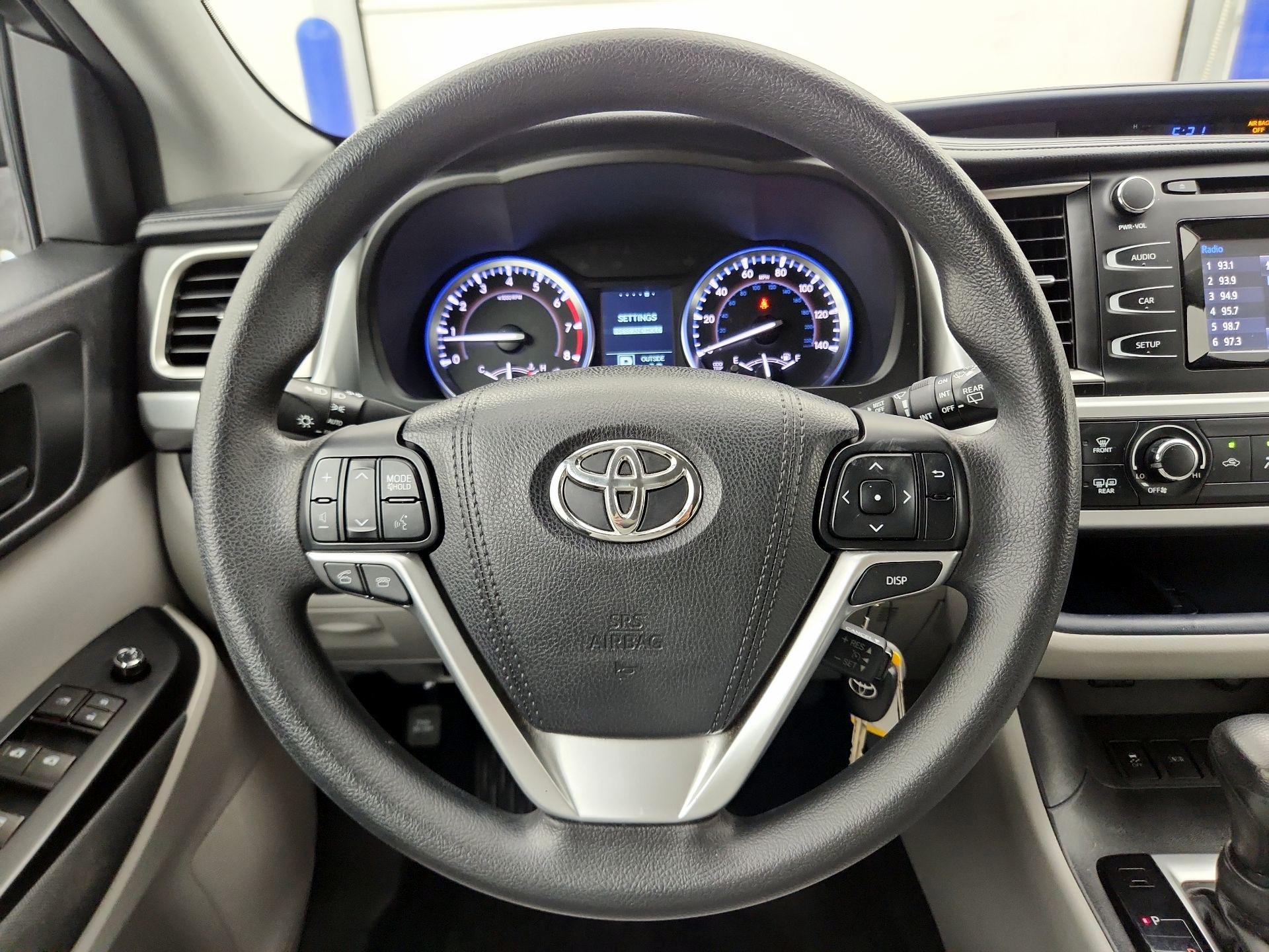 Thumbnail: 2016 Toyota Highlander - 10