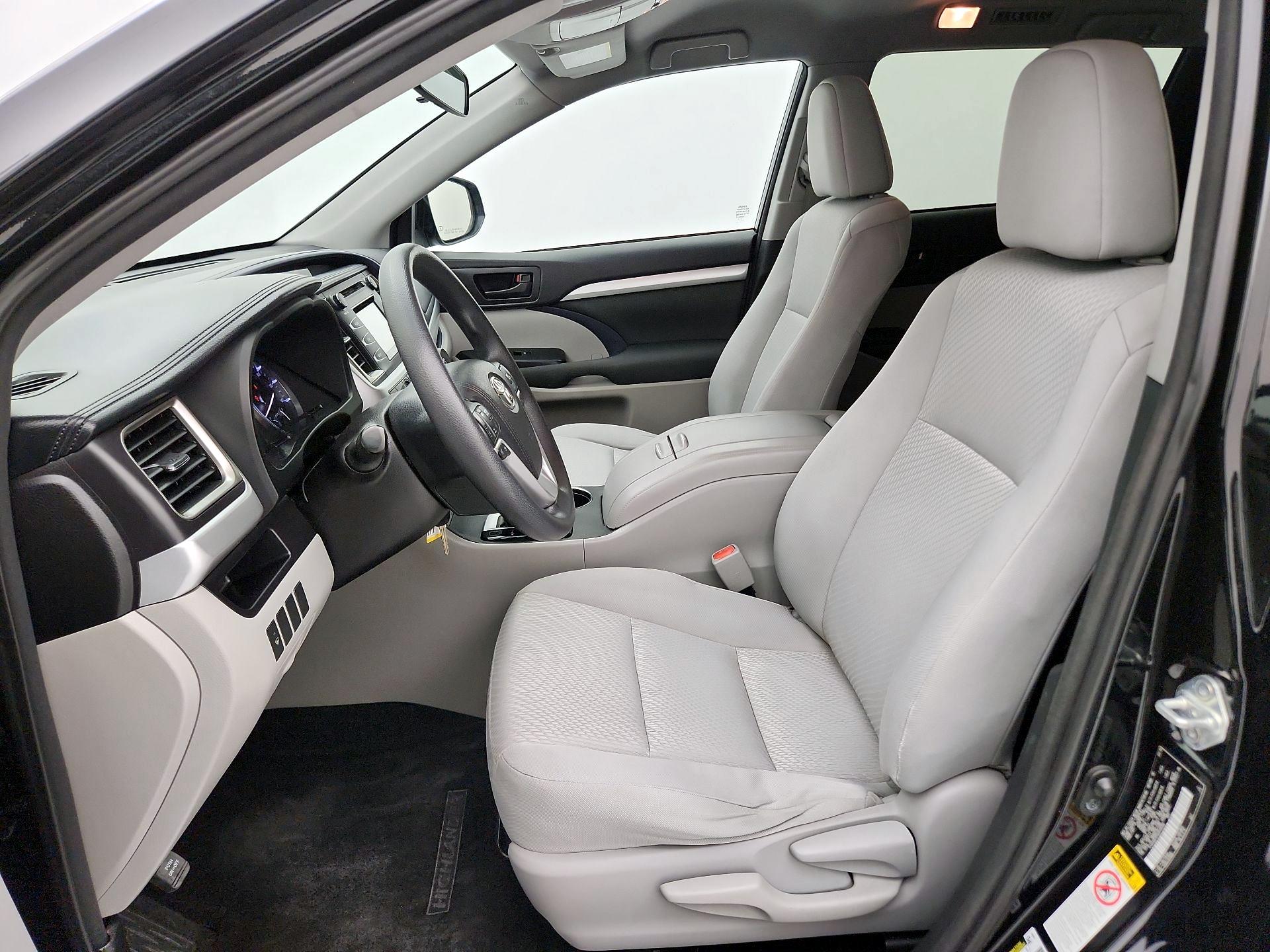 Thumbnail: 2016 Toyota Highlander - 11