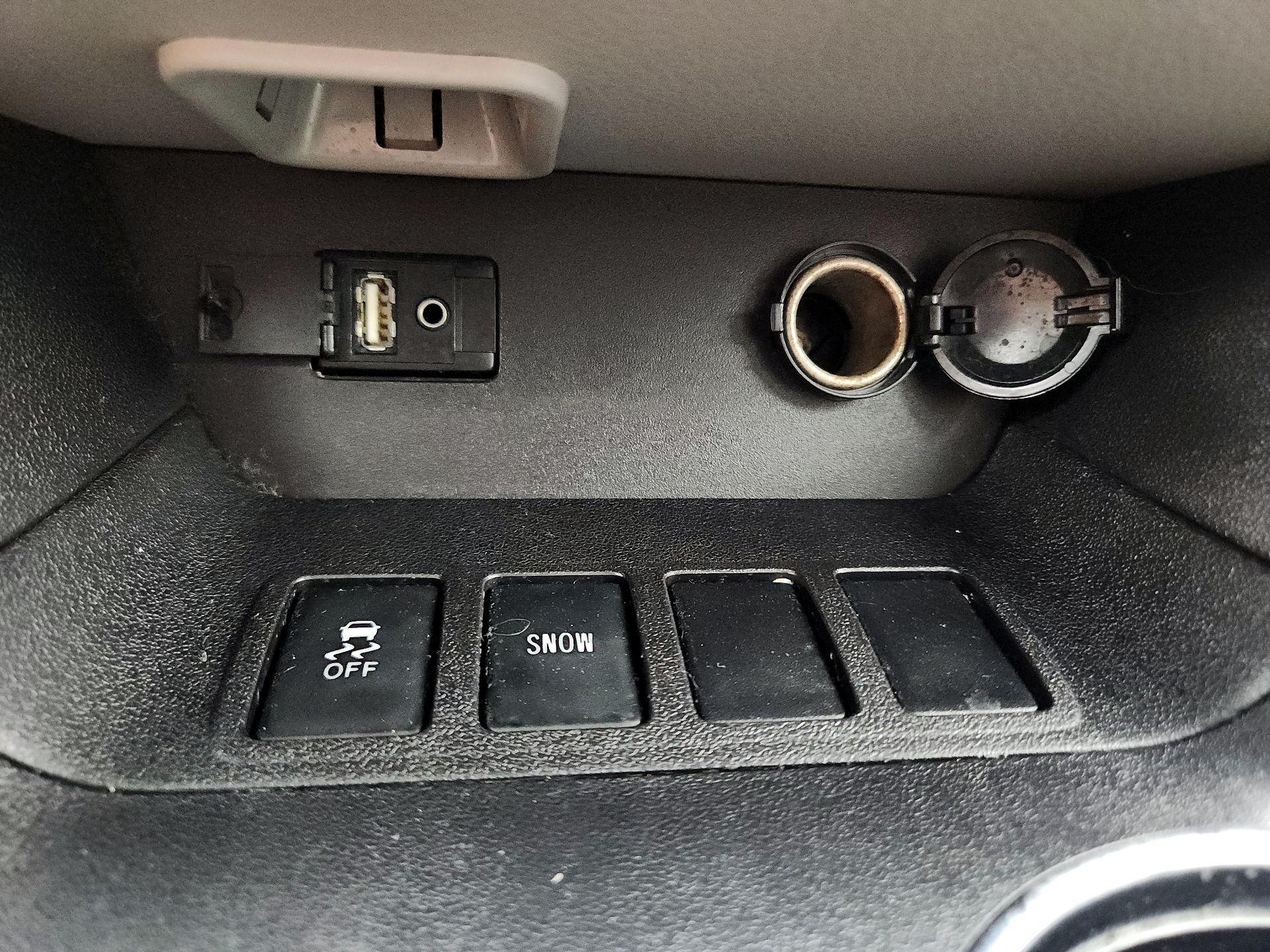 Thumbnail: 2016 Toyota Highlander - 18