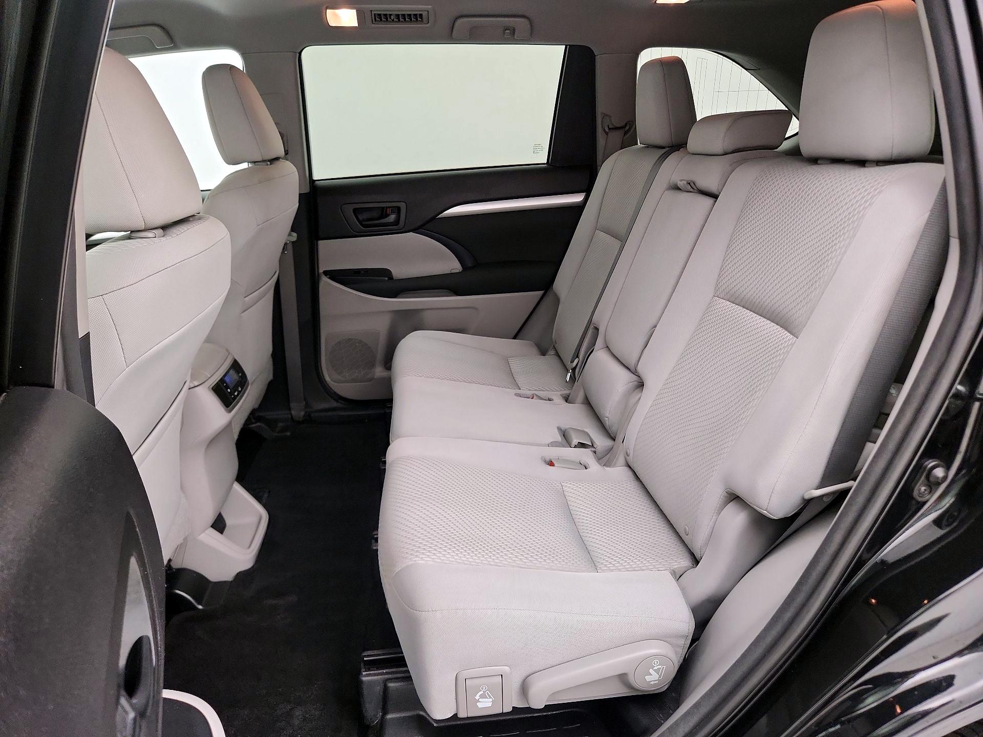 Thumbnail: 2016 Toyota Highlander - 19