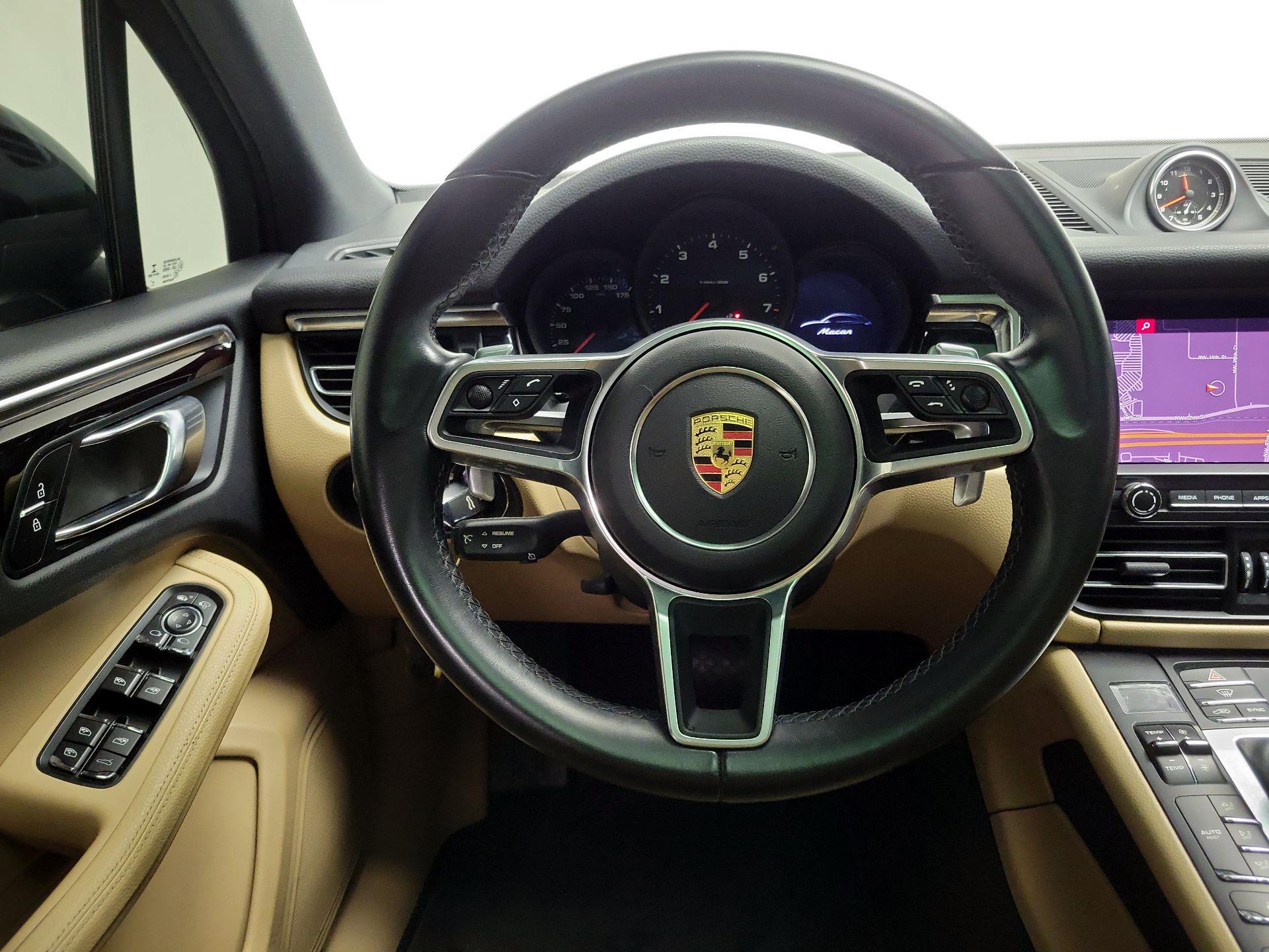 Thumbnail: 2021 Porsche Macan - 10
