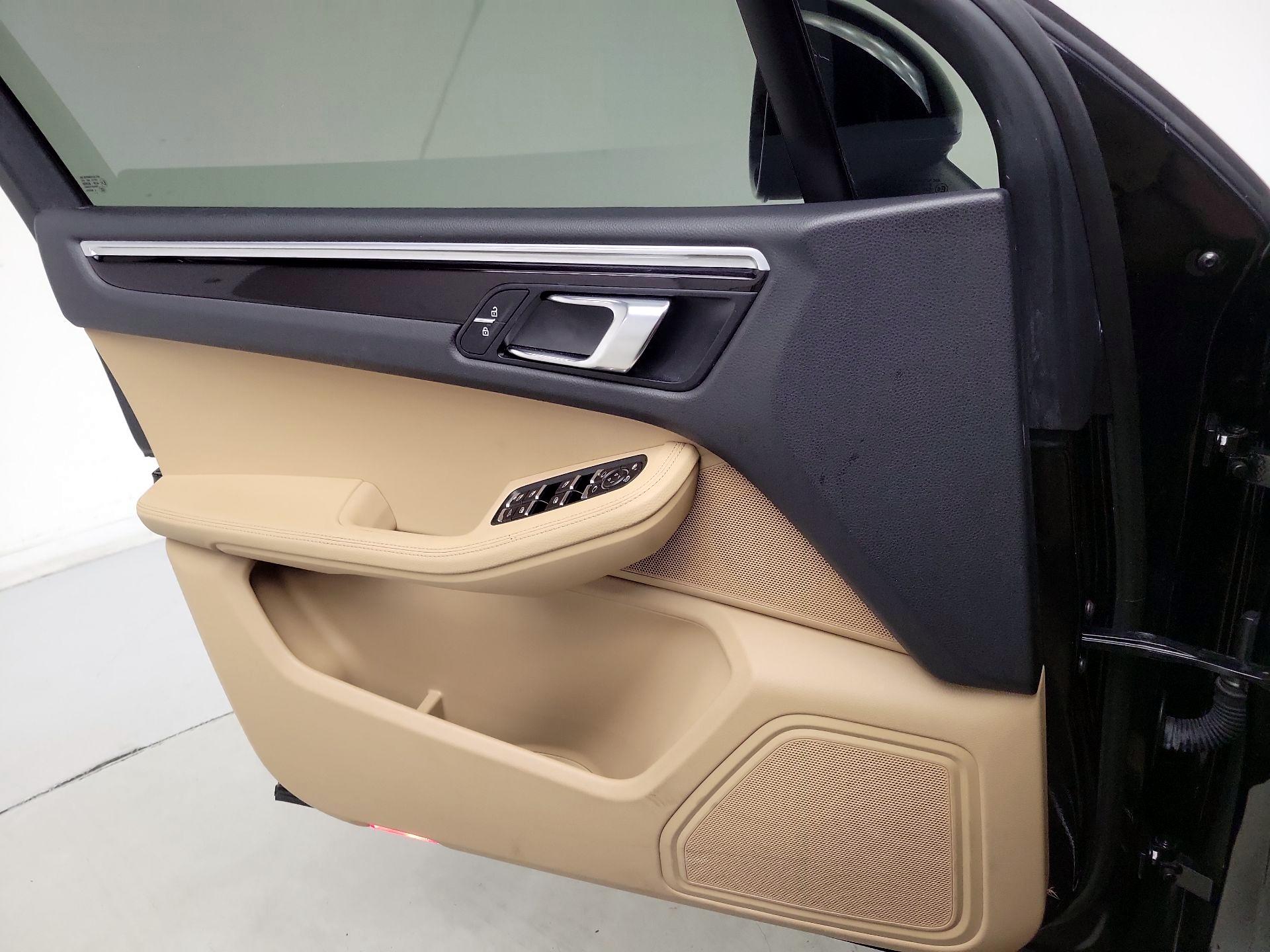 Thumbnail: 2021 Porsche Macan - 12