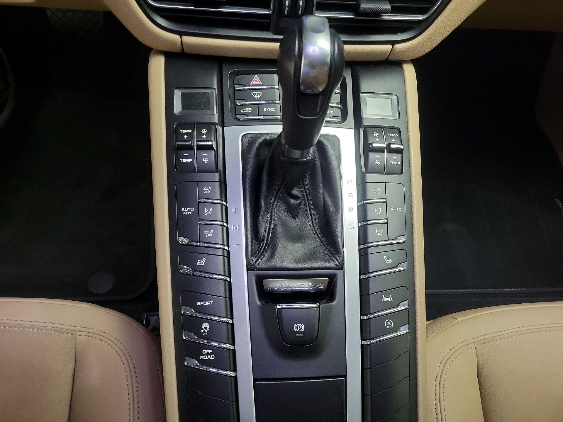 Thumbnail: 2021 Porsche Macan - 18