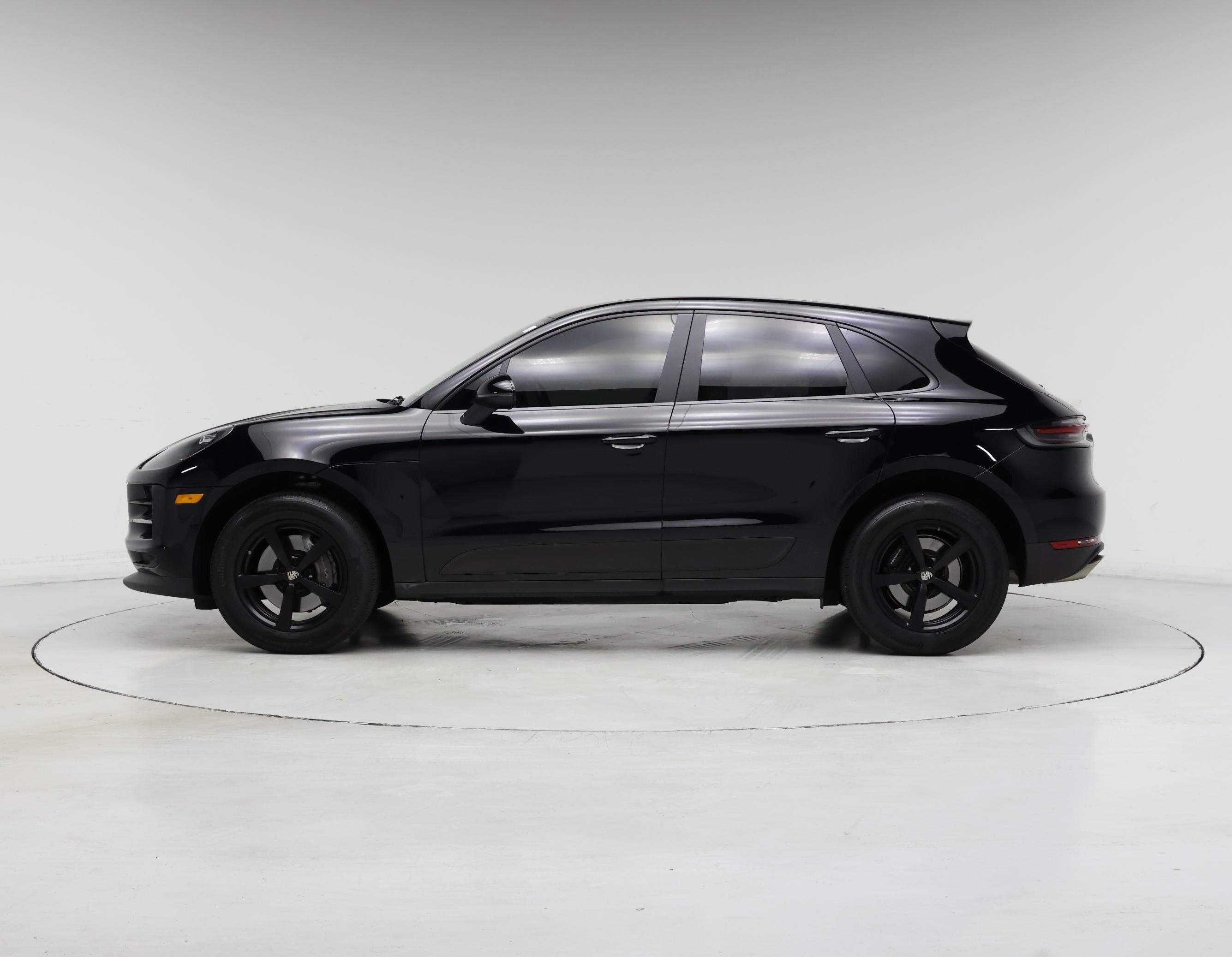 Thumbnail: 2021 Porsche Macan - 3