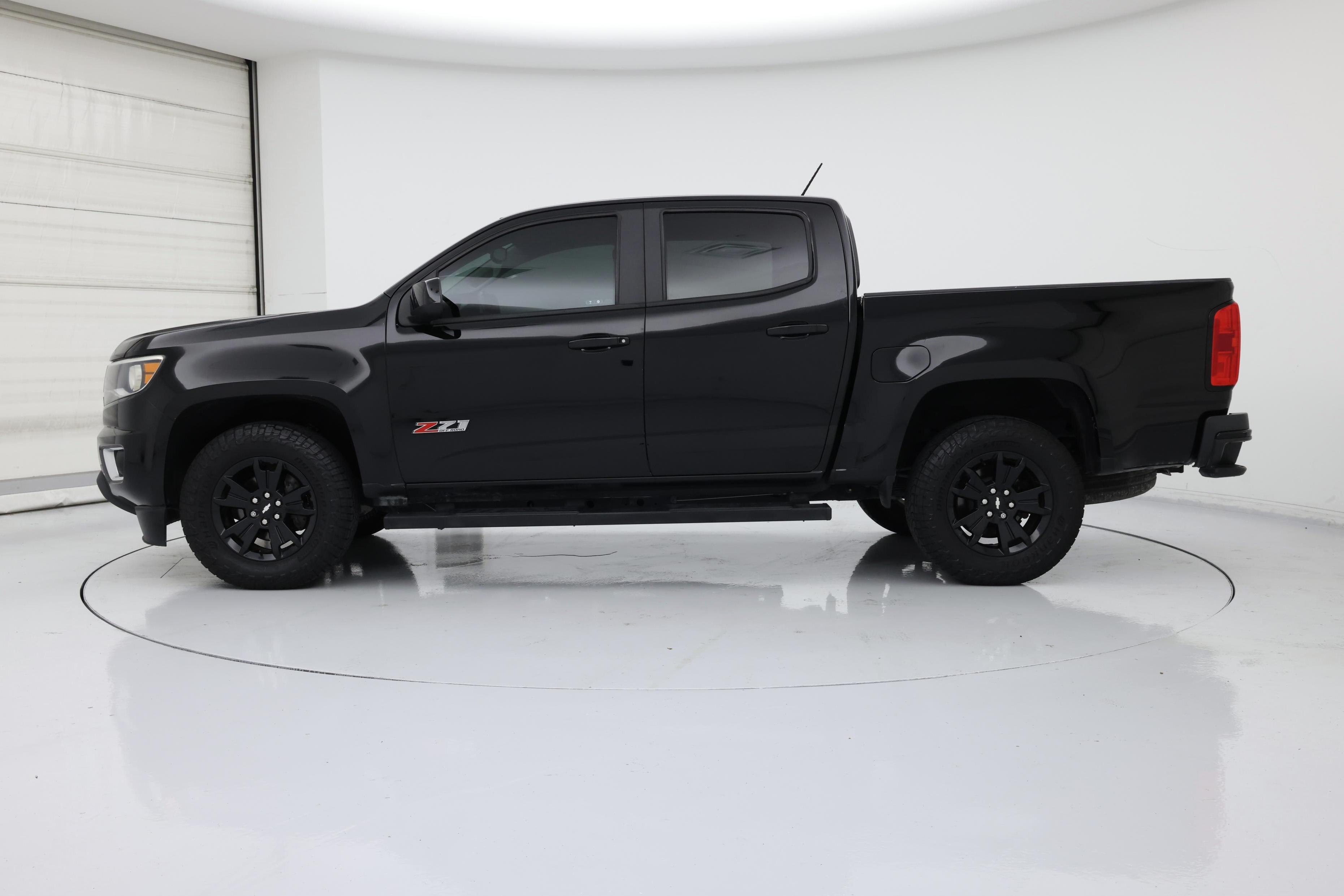 Thumbnail: 2020 Chevrolet Colorado - 3