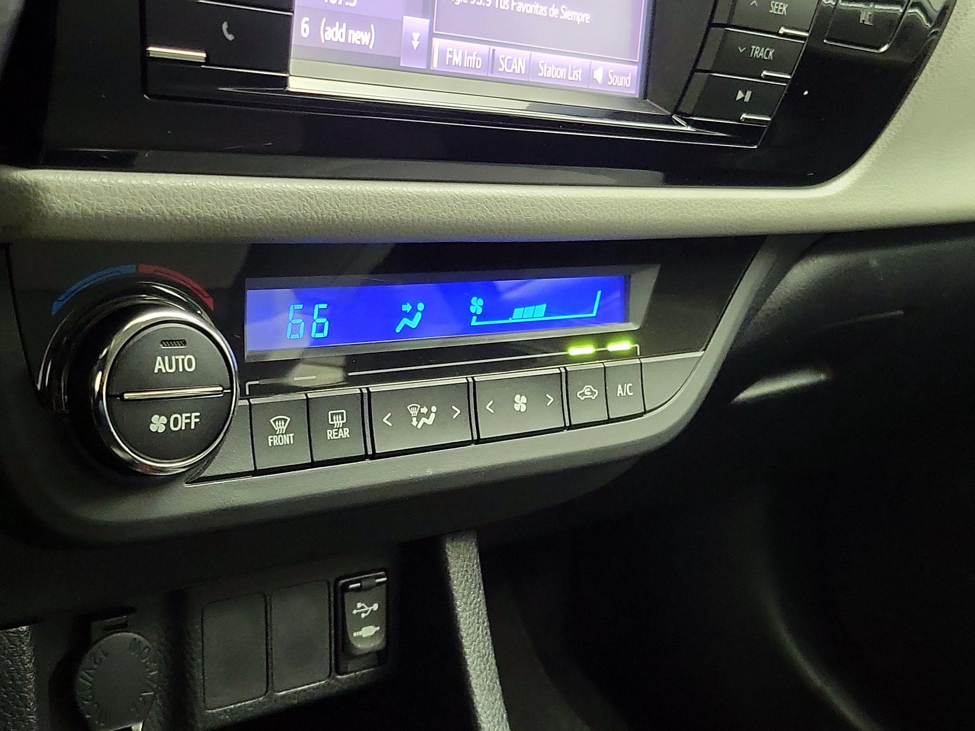 Thumbnail: 2014 Toyota Corolla - 16