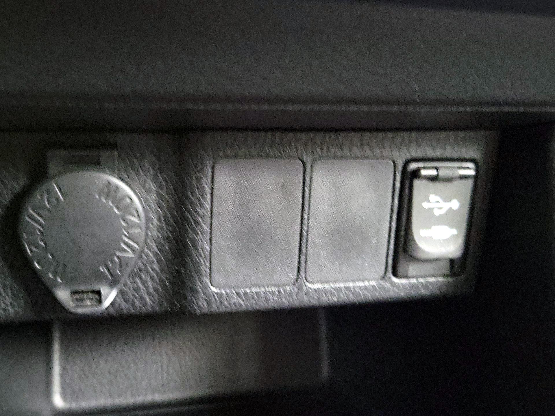 Thumbnail: 2014 Toyota Corolla - 18