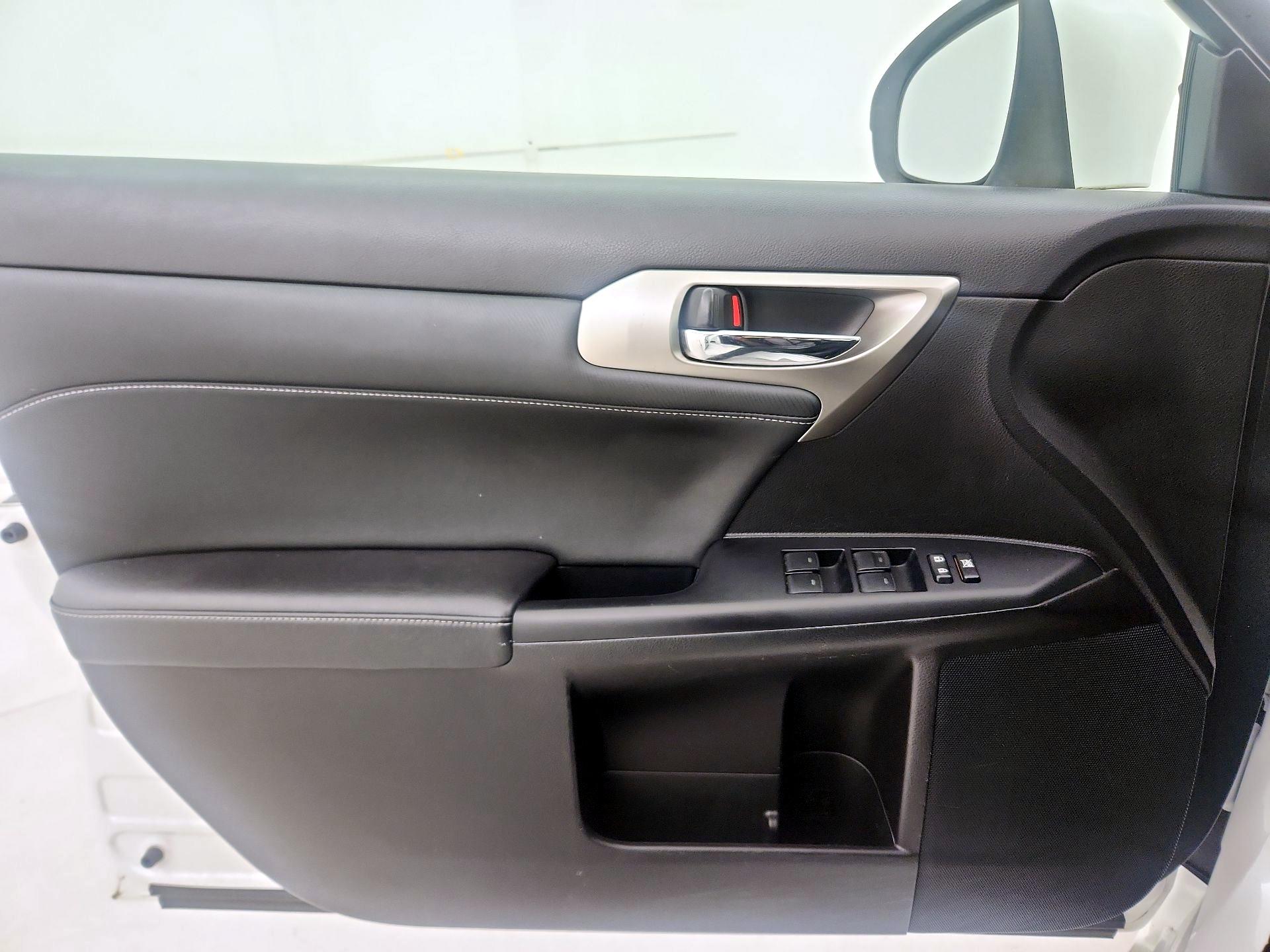 Thumbnail: 2016 Lexus CT - 12