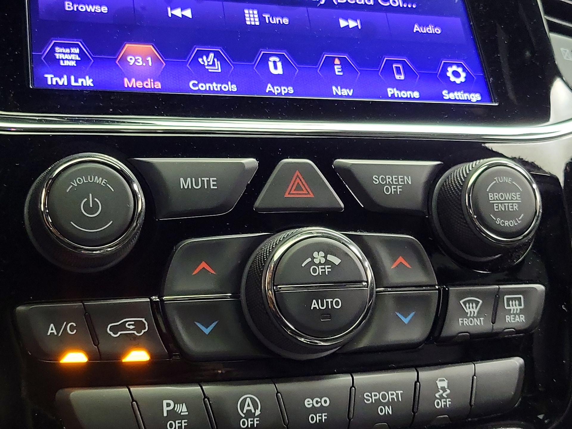 Thumbnail: 2019 Jeep Grand Cherokee - 17