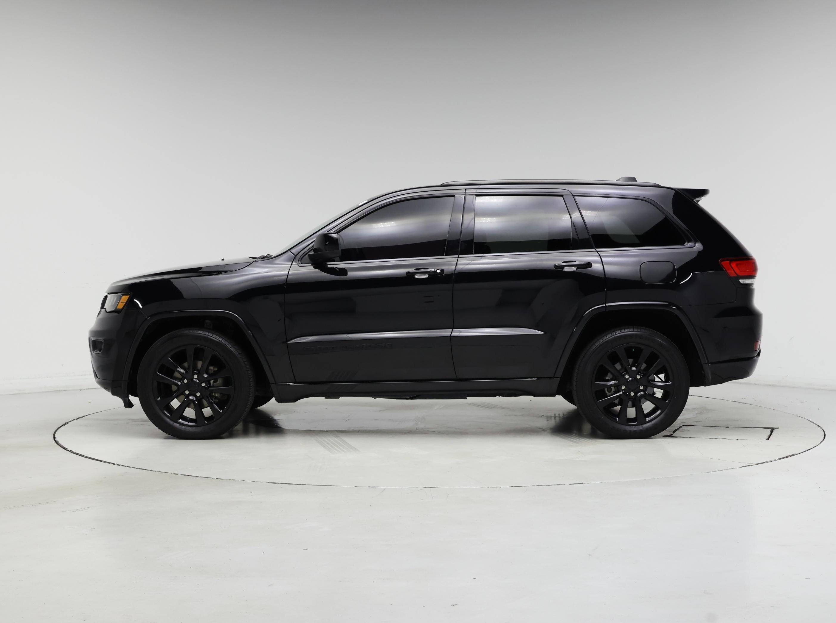 Thumbnail: 2019 Jeep Grand Cherokee - 3