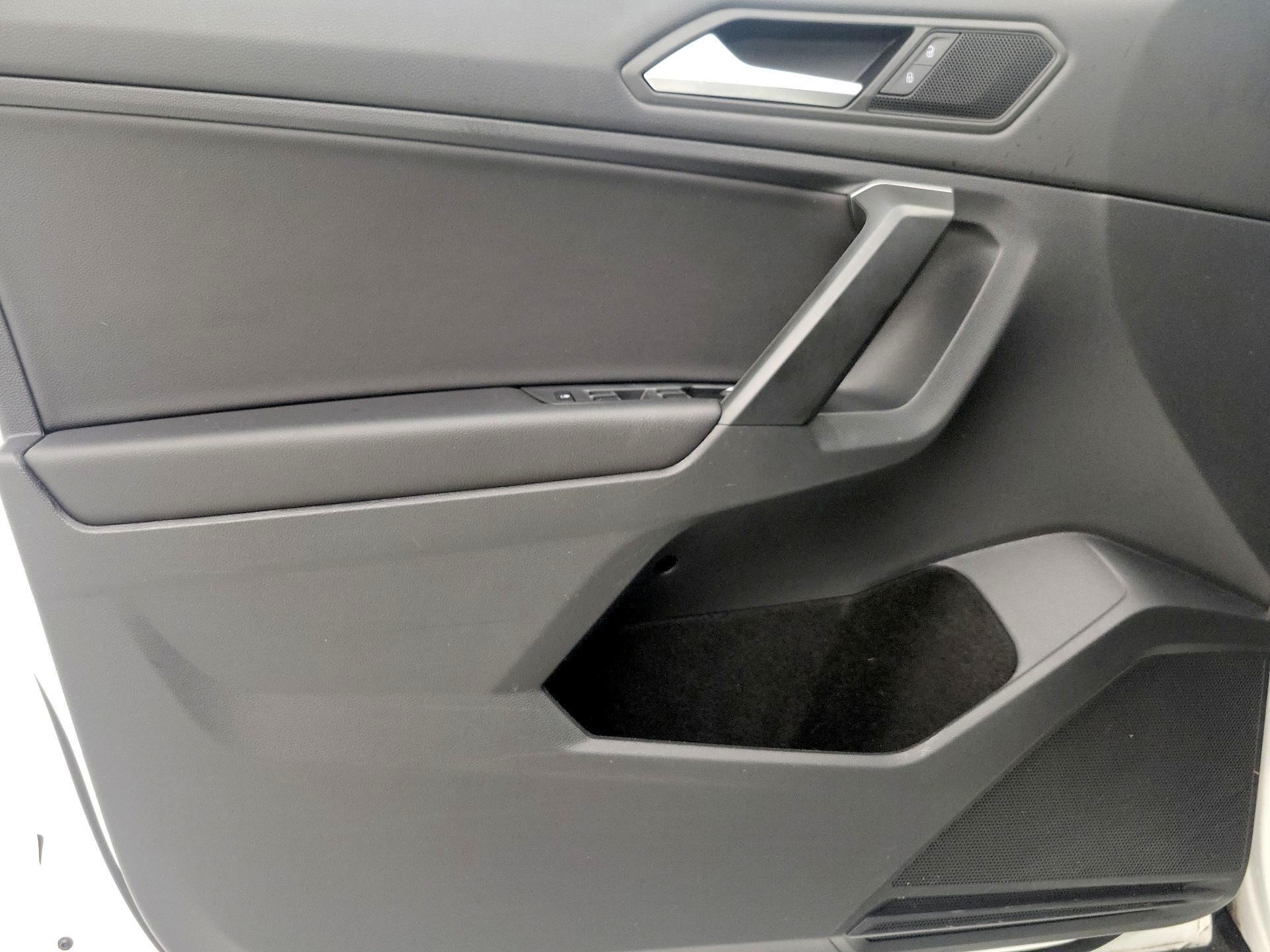 Thumbnail: 2021 Volkswagen Tiguan - 12
