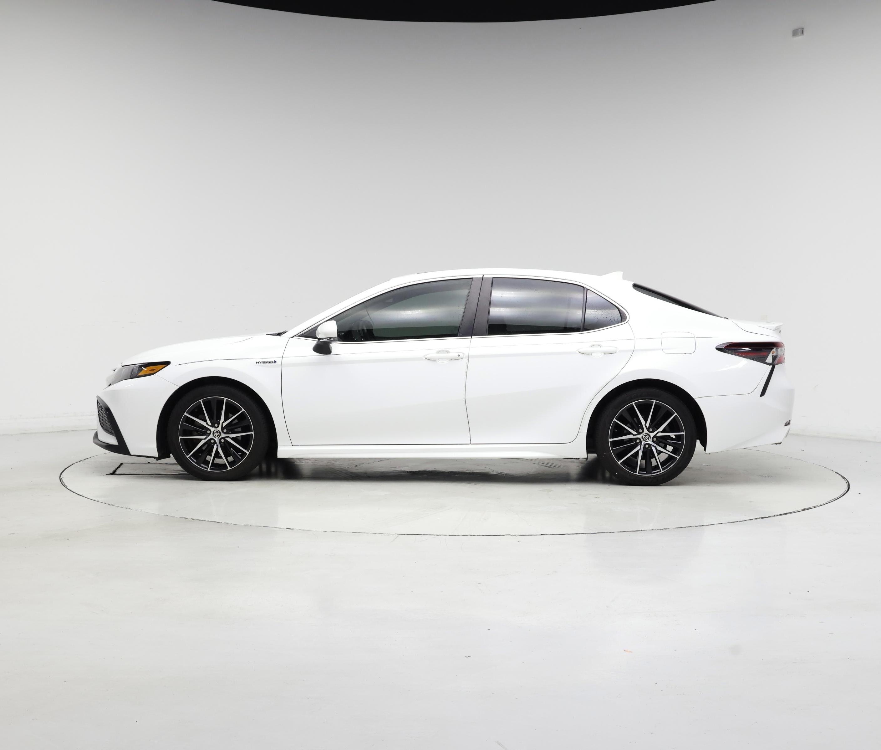 Thumbnail: 2021 Toyota Camry - 3