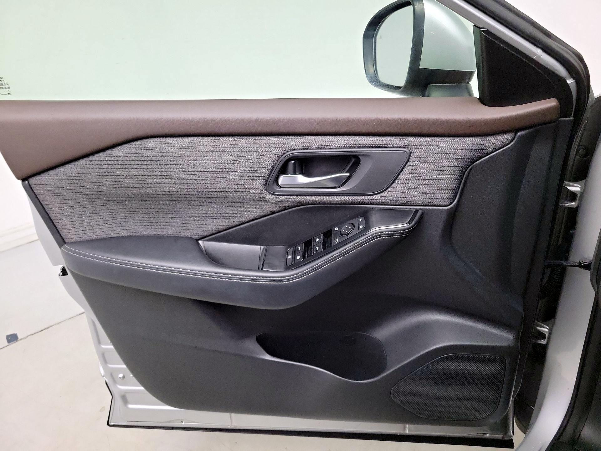 Thumbnail: 2021 Nissan Rogue - 12