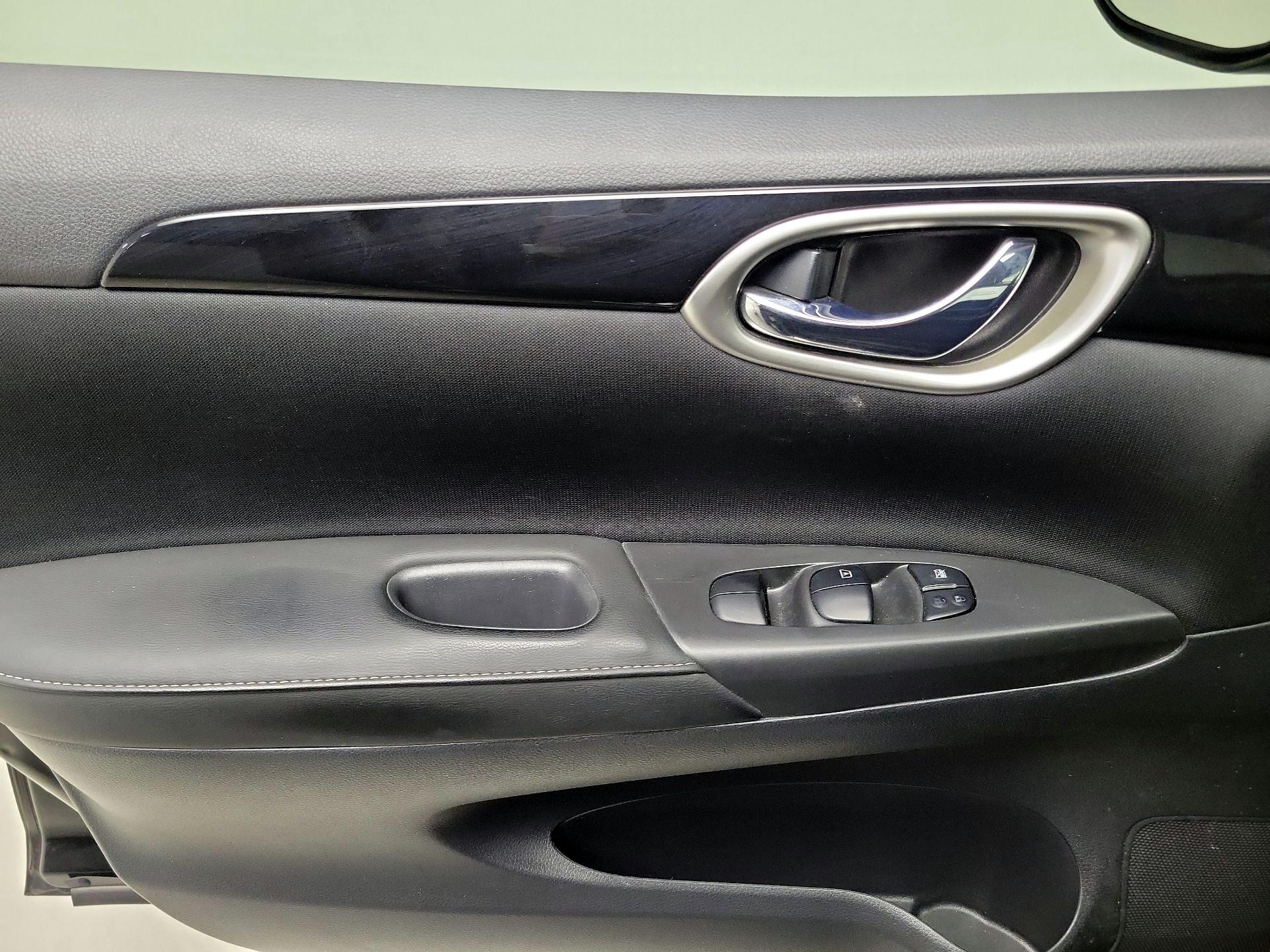 Thumbnail: 2019 Nissan Sentra - 12
