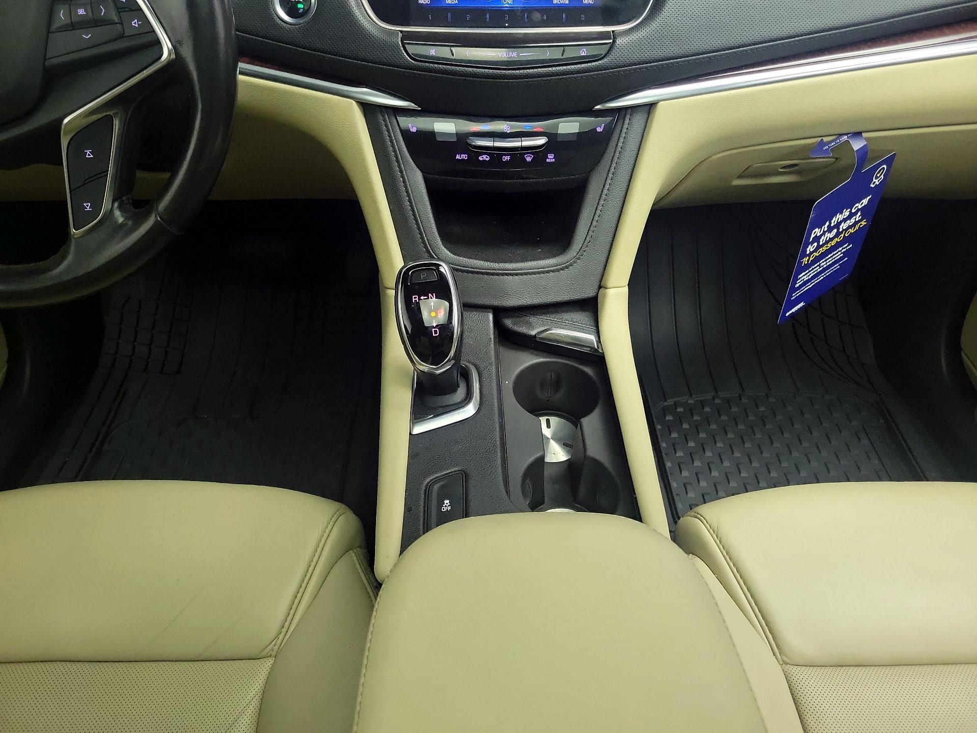 Thumbnail: 2019 Cadillac XT5 - 17