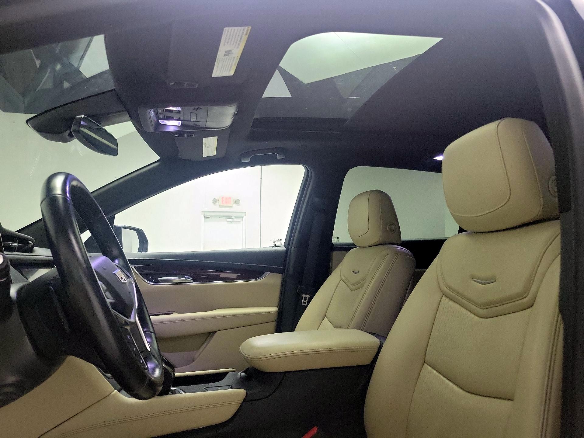 Thumbnail: 2019 Cadillac XT5 - 19