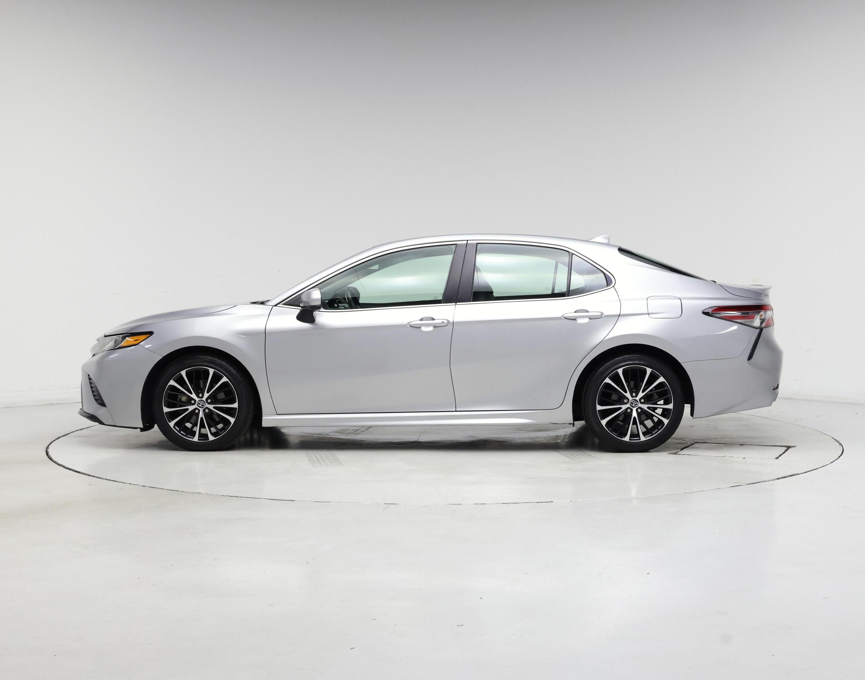 Thumbnail: 2019 Toyota Camry - 3