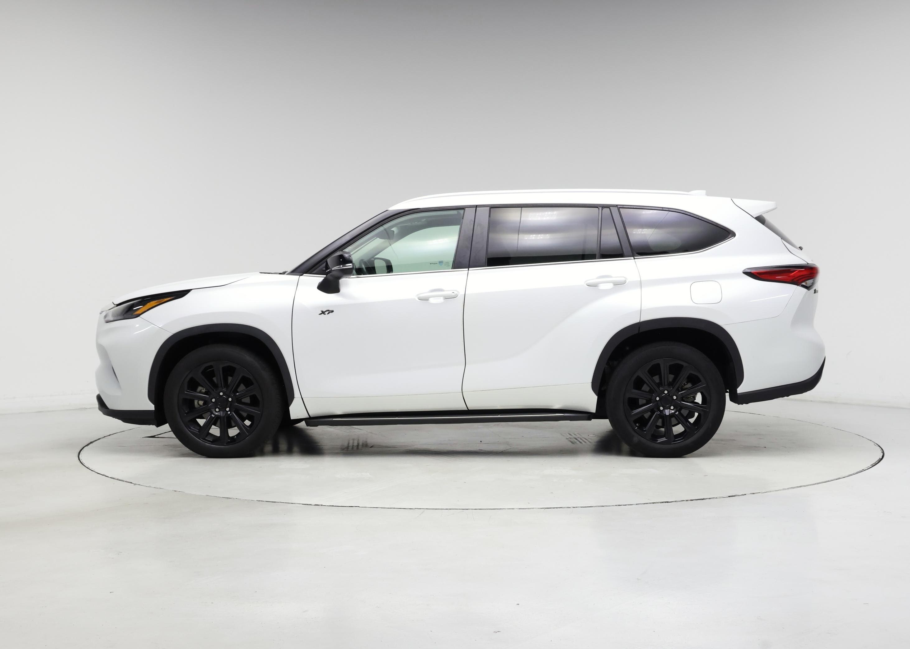 Thumbnail: 2023 Toyota Highlander - 3