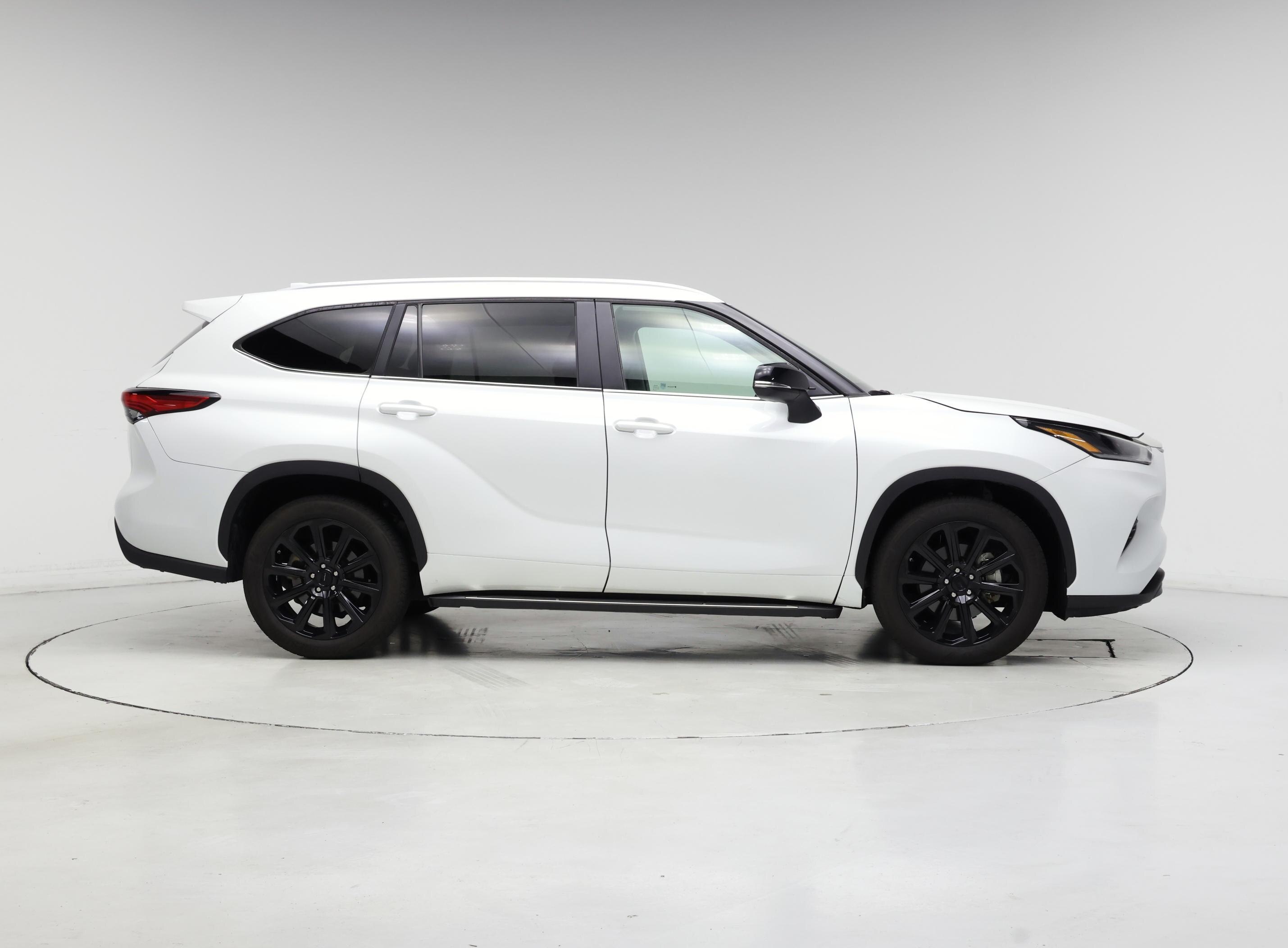 Thumbnail: 2023 Toyota Highlander - 7