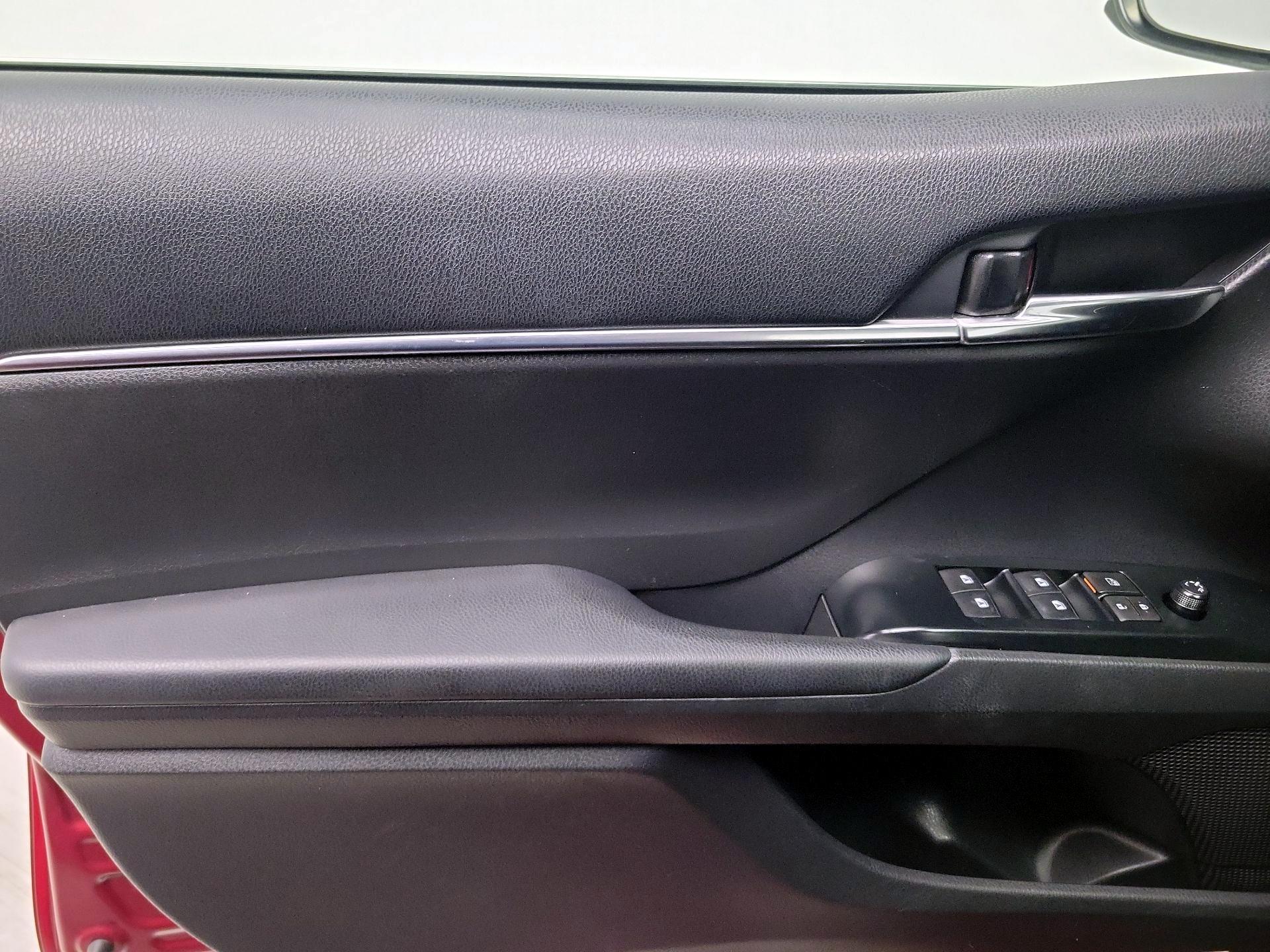 Thumbnail: 2019 Toyota Camry - 12