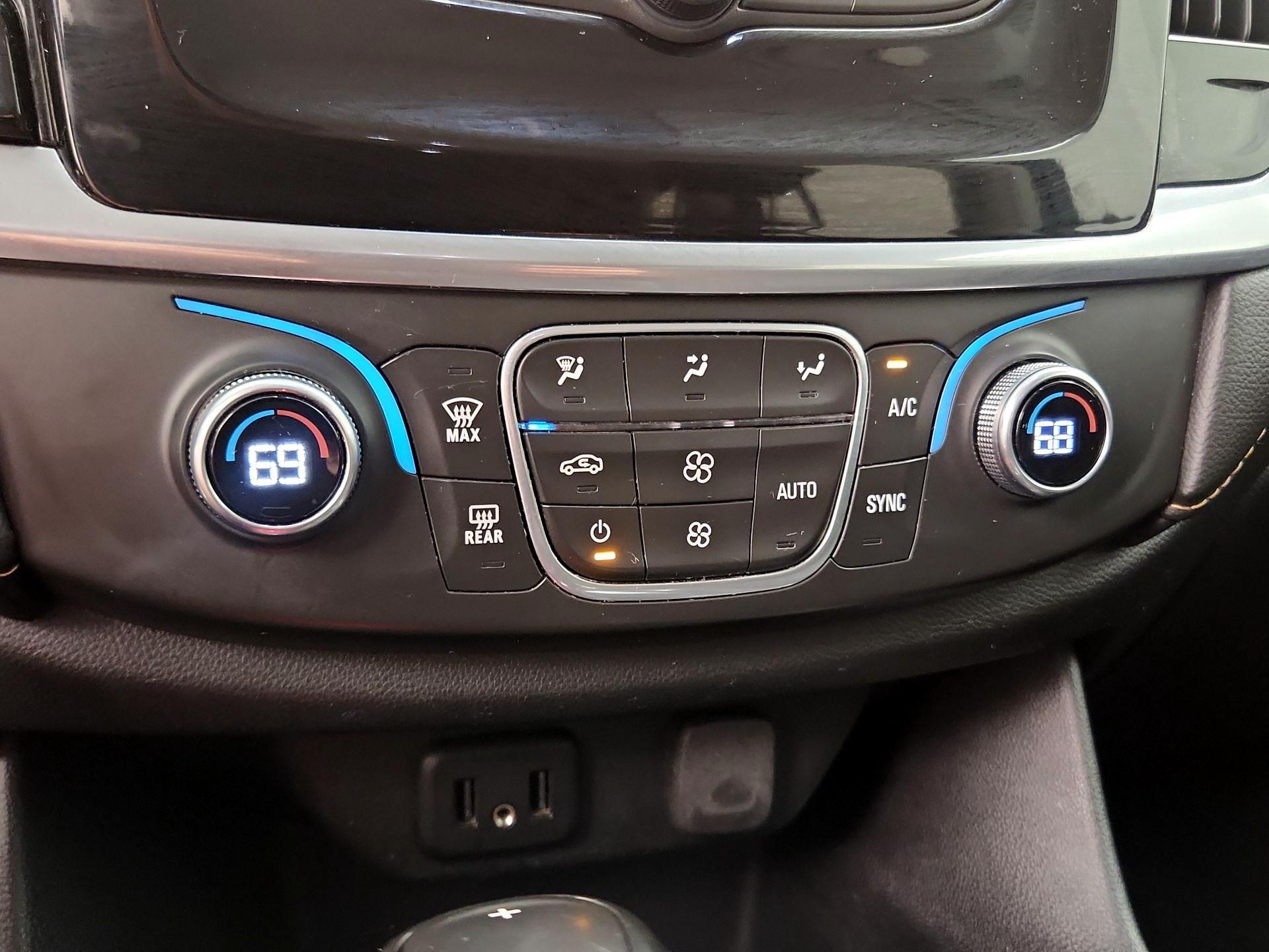 Thumbnail: 2020 Chevrolet Traverse - 16