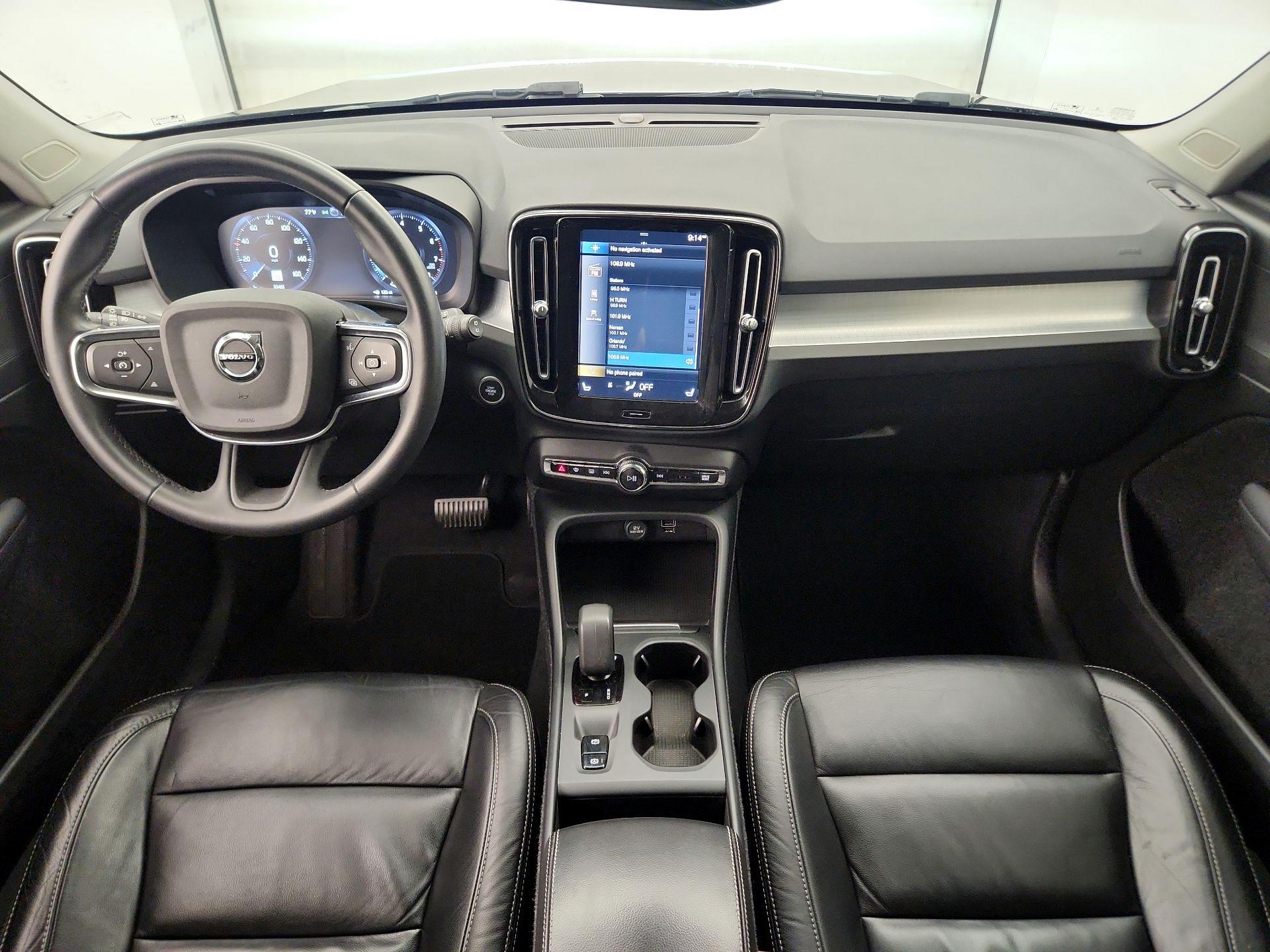 Thumbnail: 2022 Volvo XC40 - 9