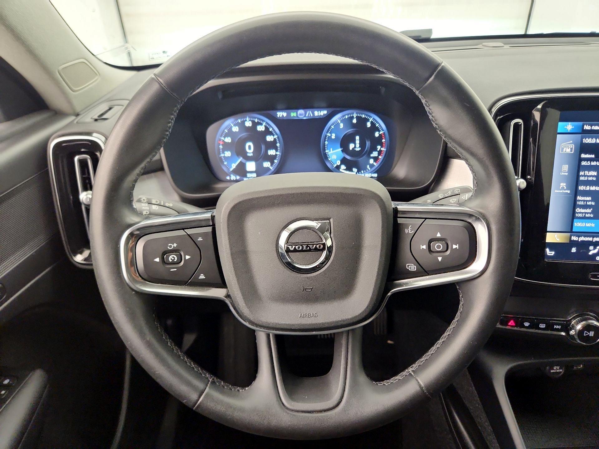 Thumbnail: 2022 Volvo XC40 - 10