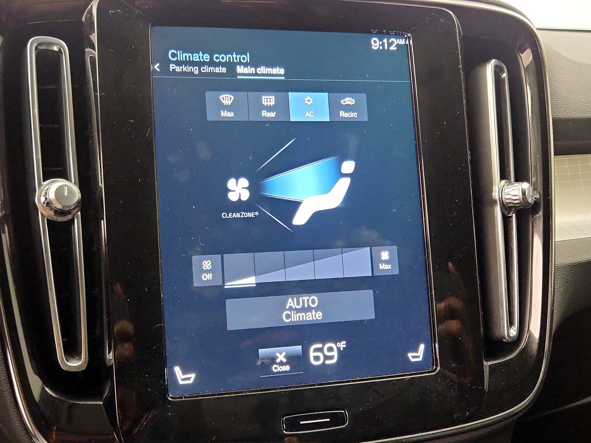 Thumbnail: 2022 Volvo XC40 - 16