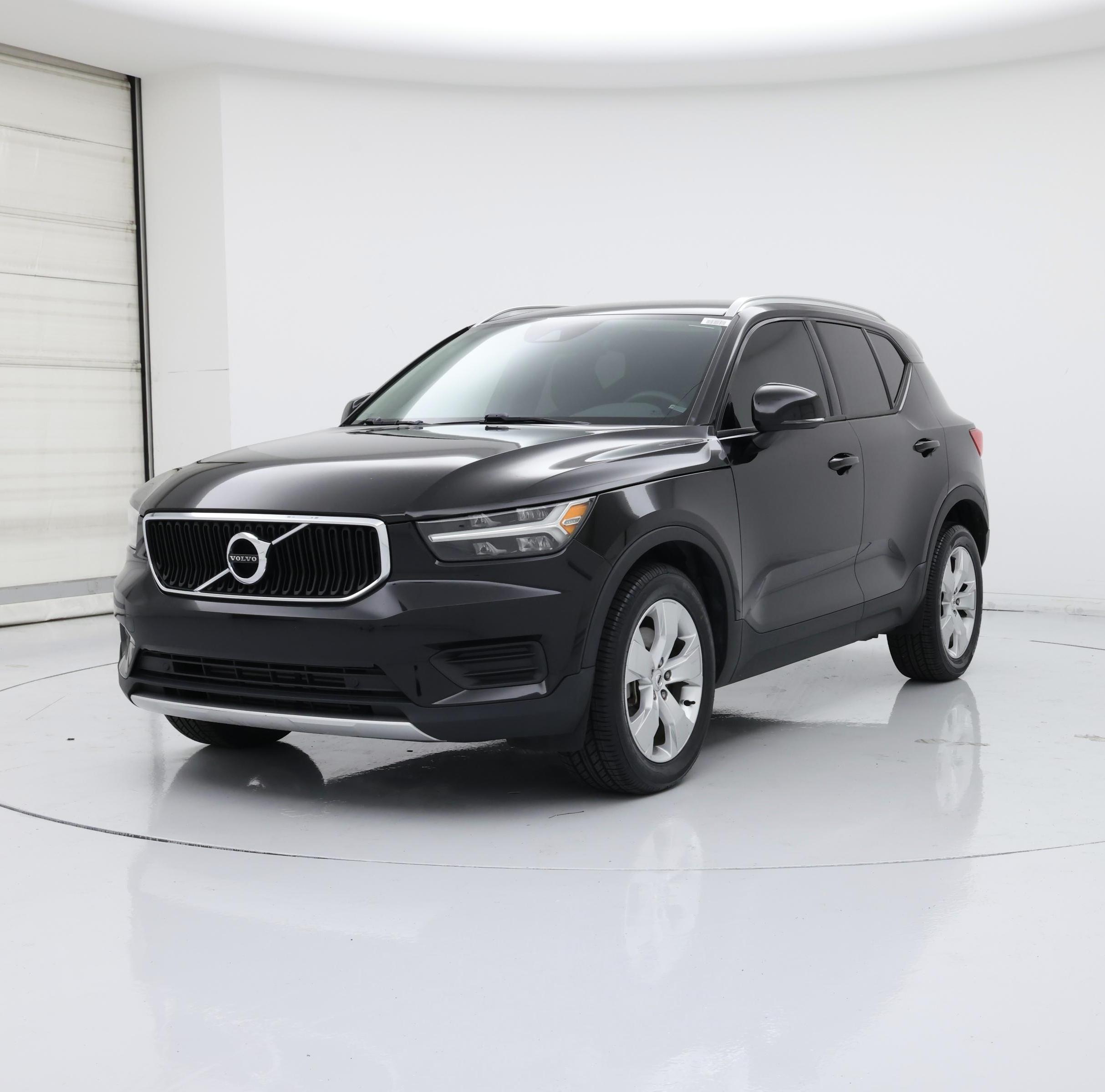 Thumbnail: 2022 Volvo XC40 - 4