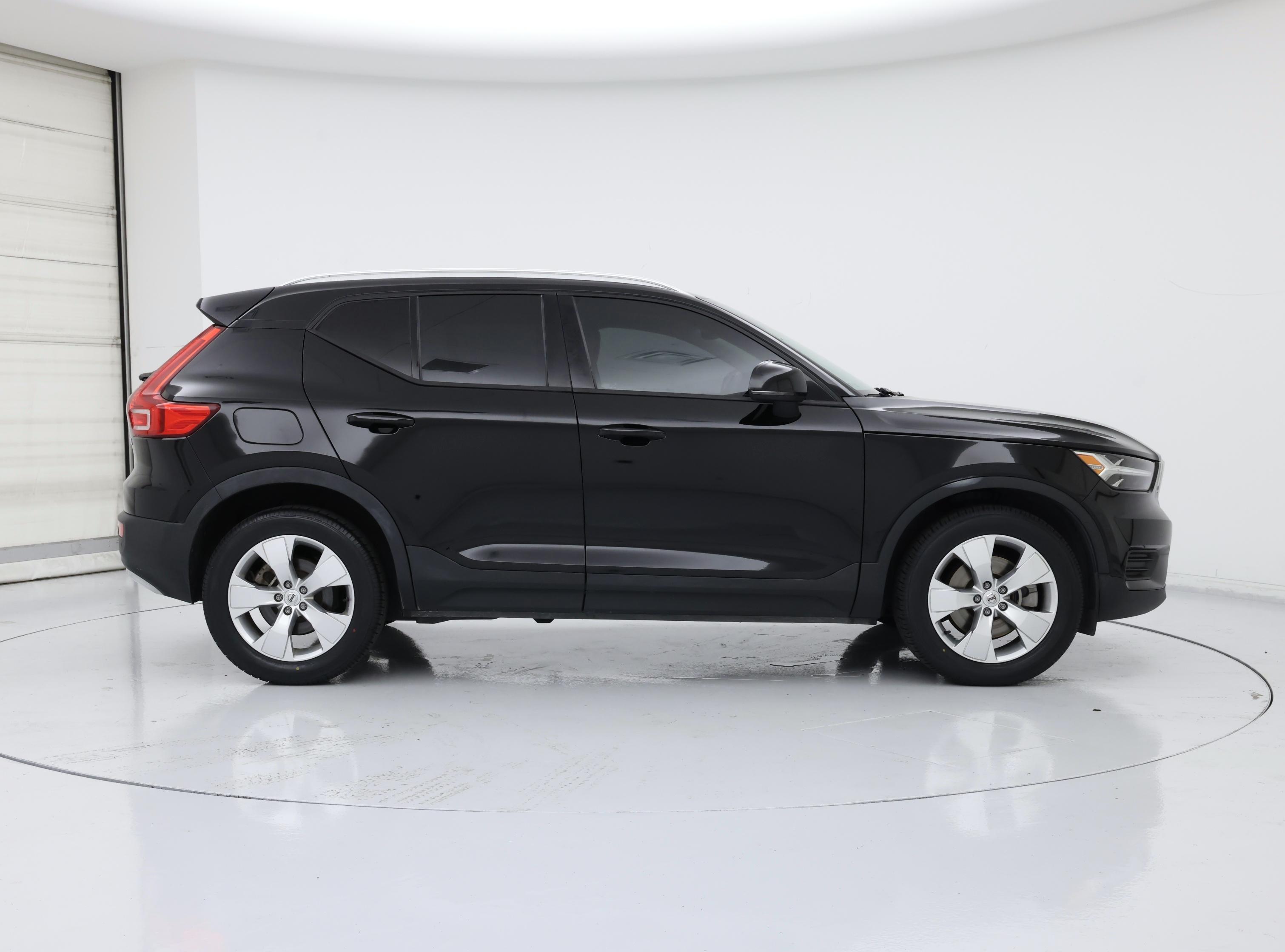 Thumbnail: 2022 Volvo XC40 - 7