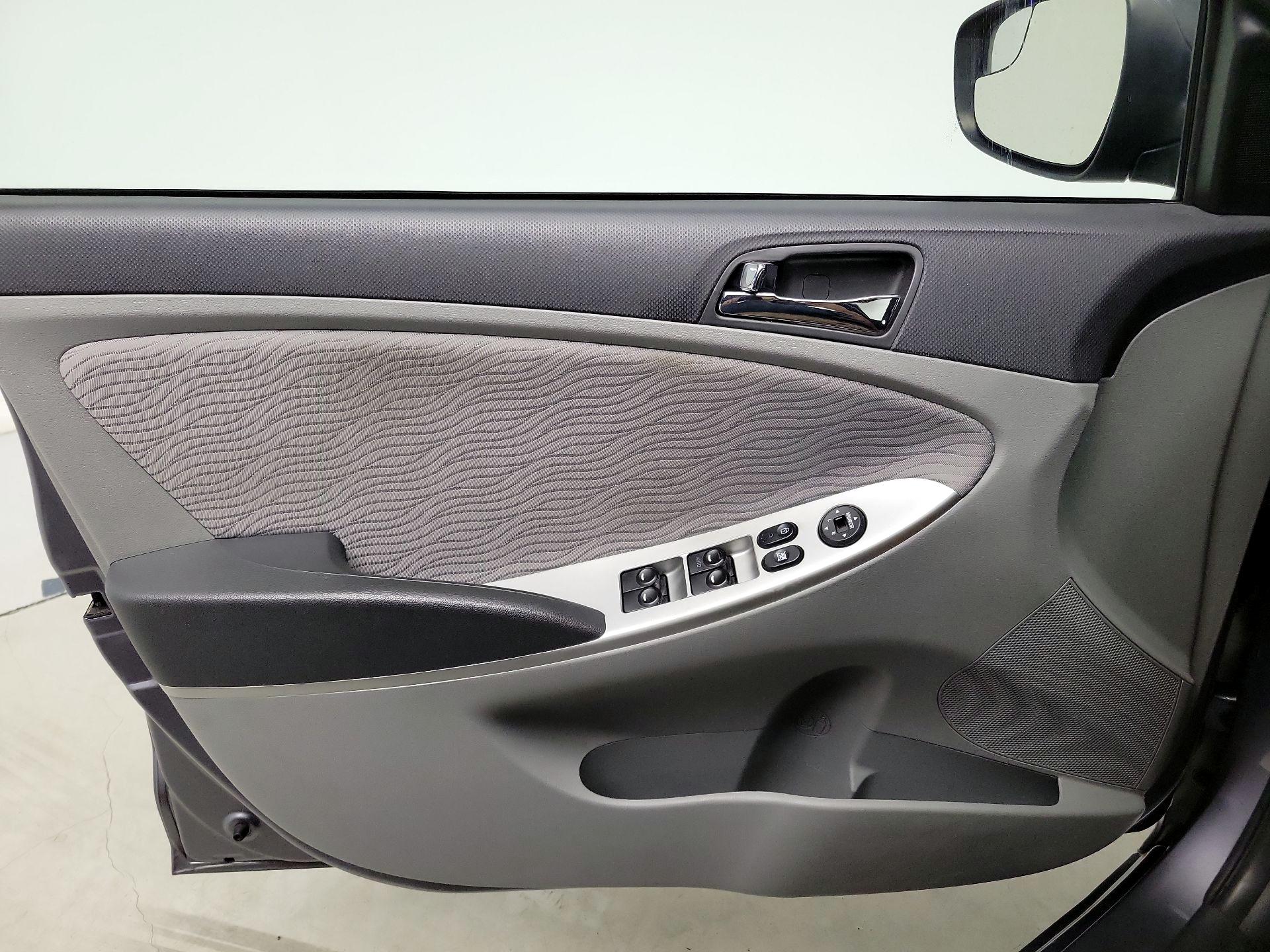 Thumbnail: 2014 Hyundai Accent - 12