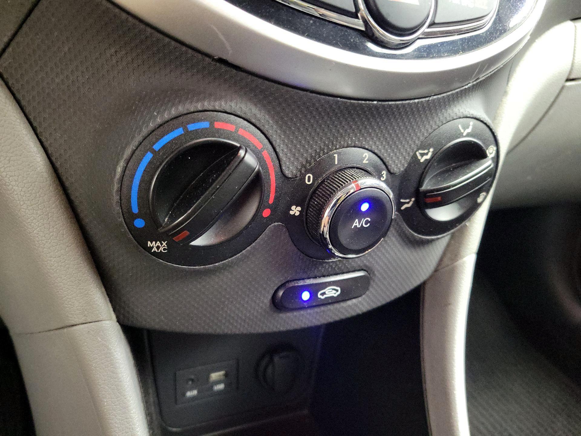 Thumbnail: 2014 Hyundai Accent - 15