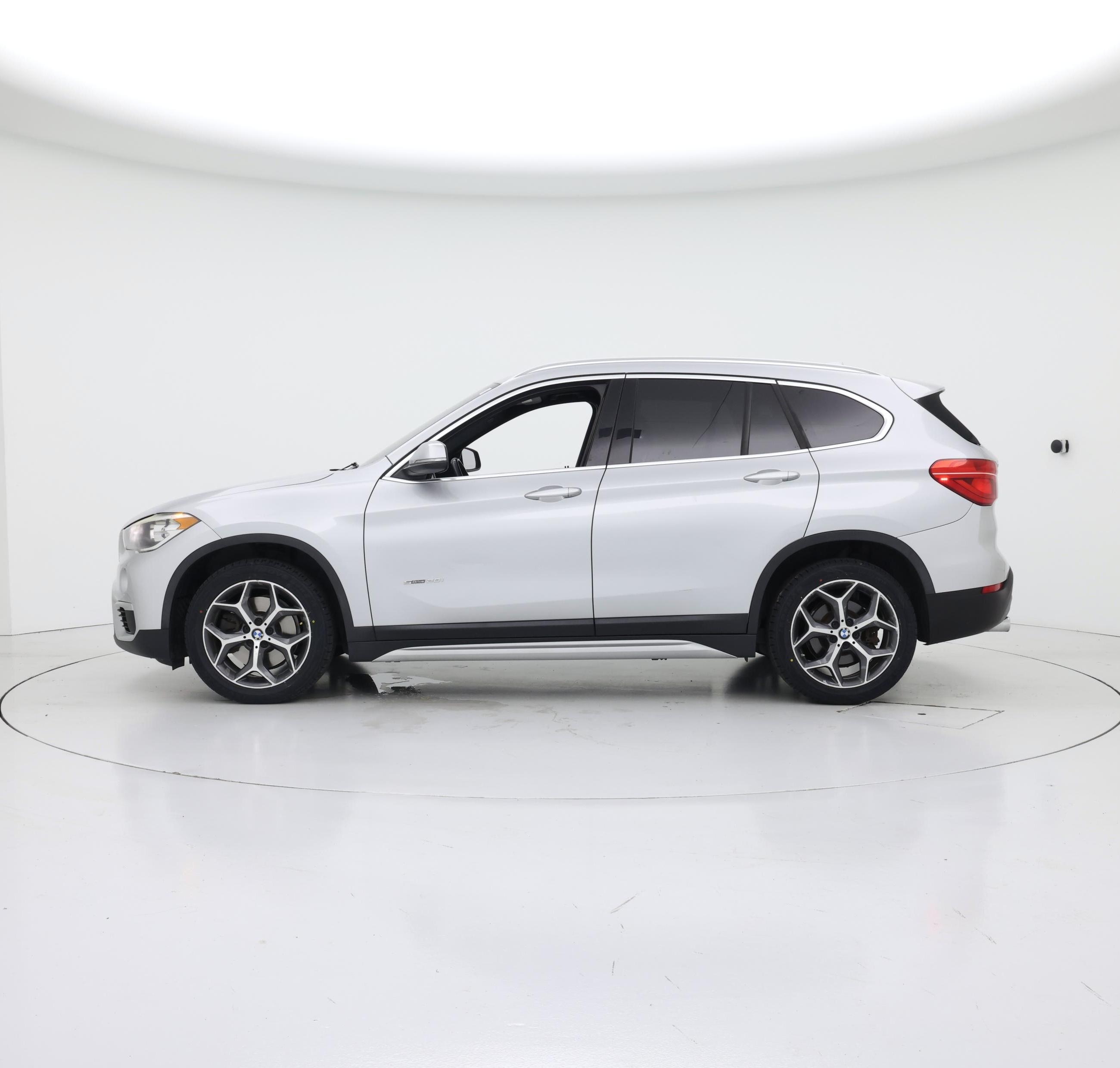 Thumbnail: 2018 BMW X1 - 3