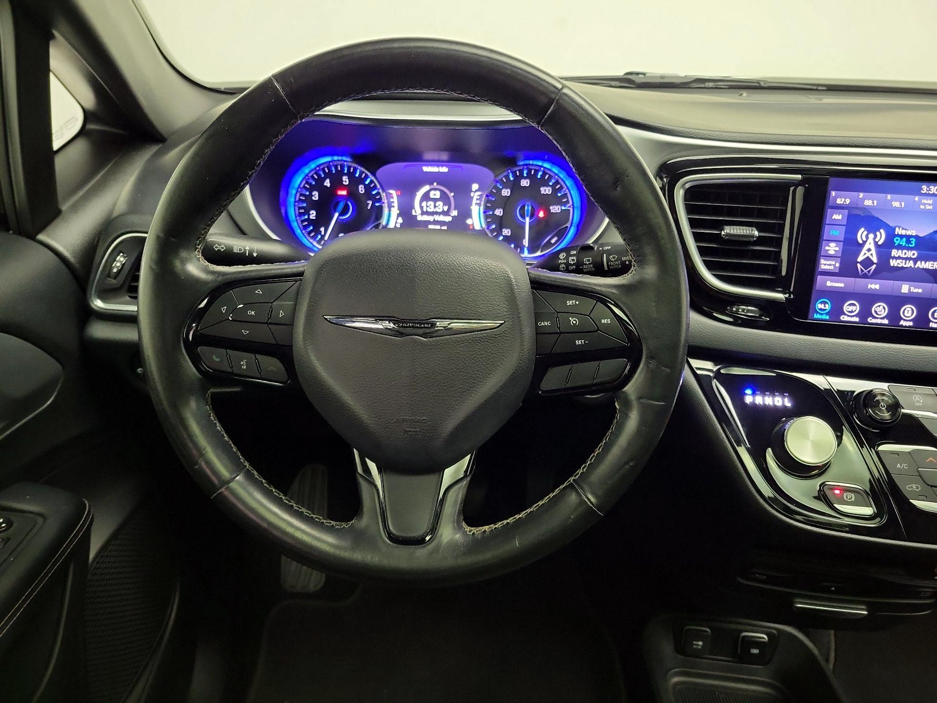 Thumbnail: 2019 Chrysler Pacifica - 10