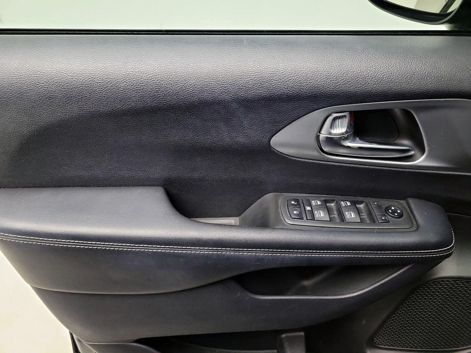 Thumbnail: 2019 Chrysler Pacifica - 12