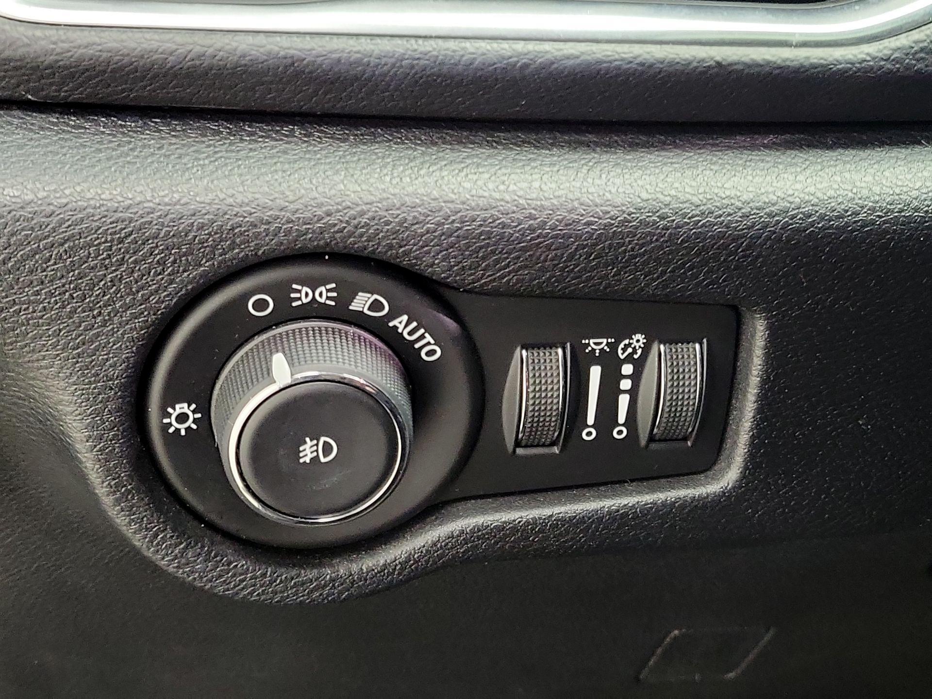 Thumbnail: 2019 Chrysler Pacifica - 13