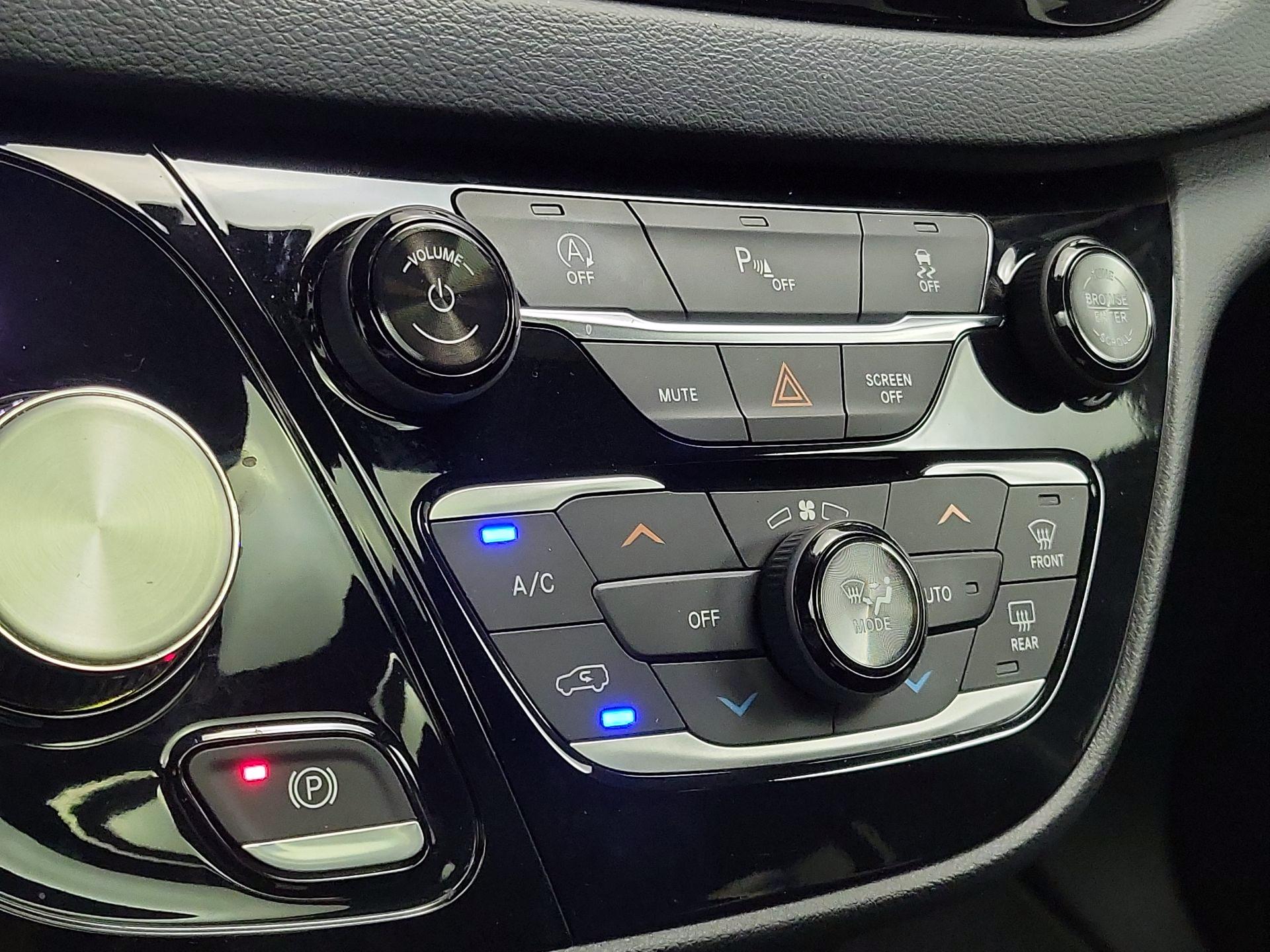 Thumbnail: 2019 Chrysler Pacifica - 16
