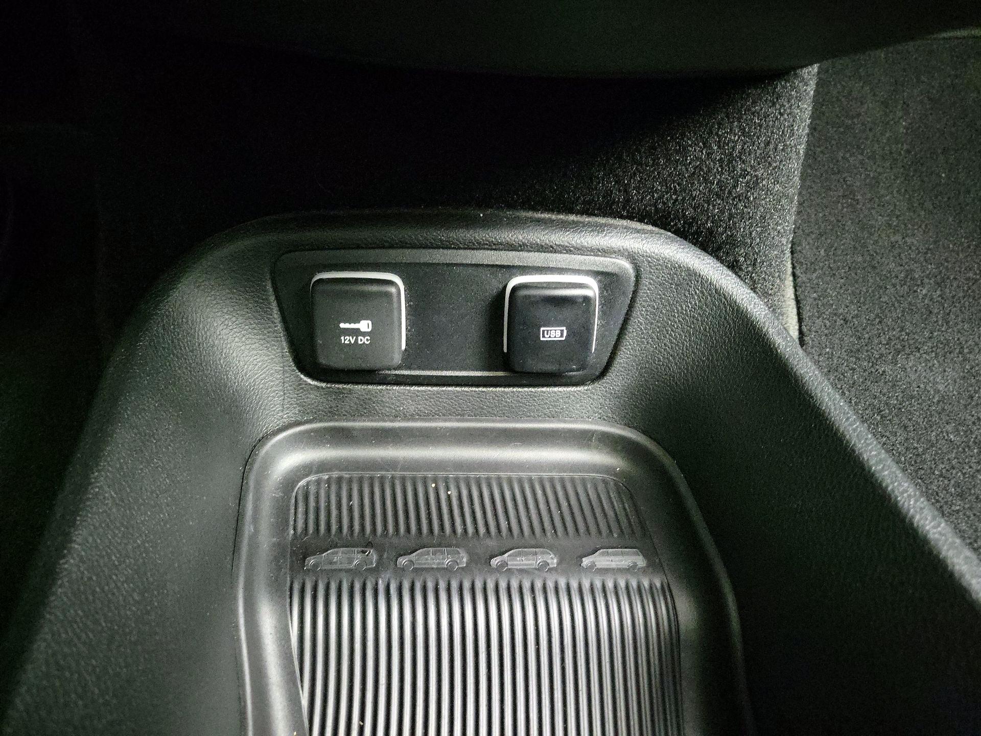 Thumbnail: 2019 Chrysler Pacifica - 18