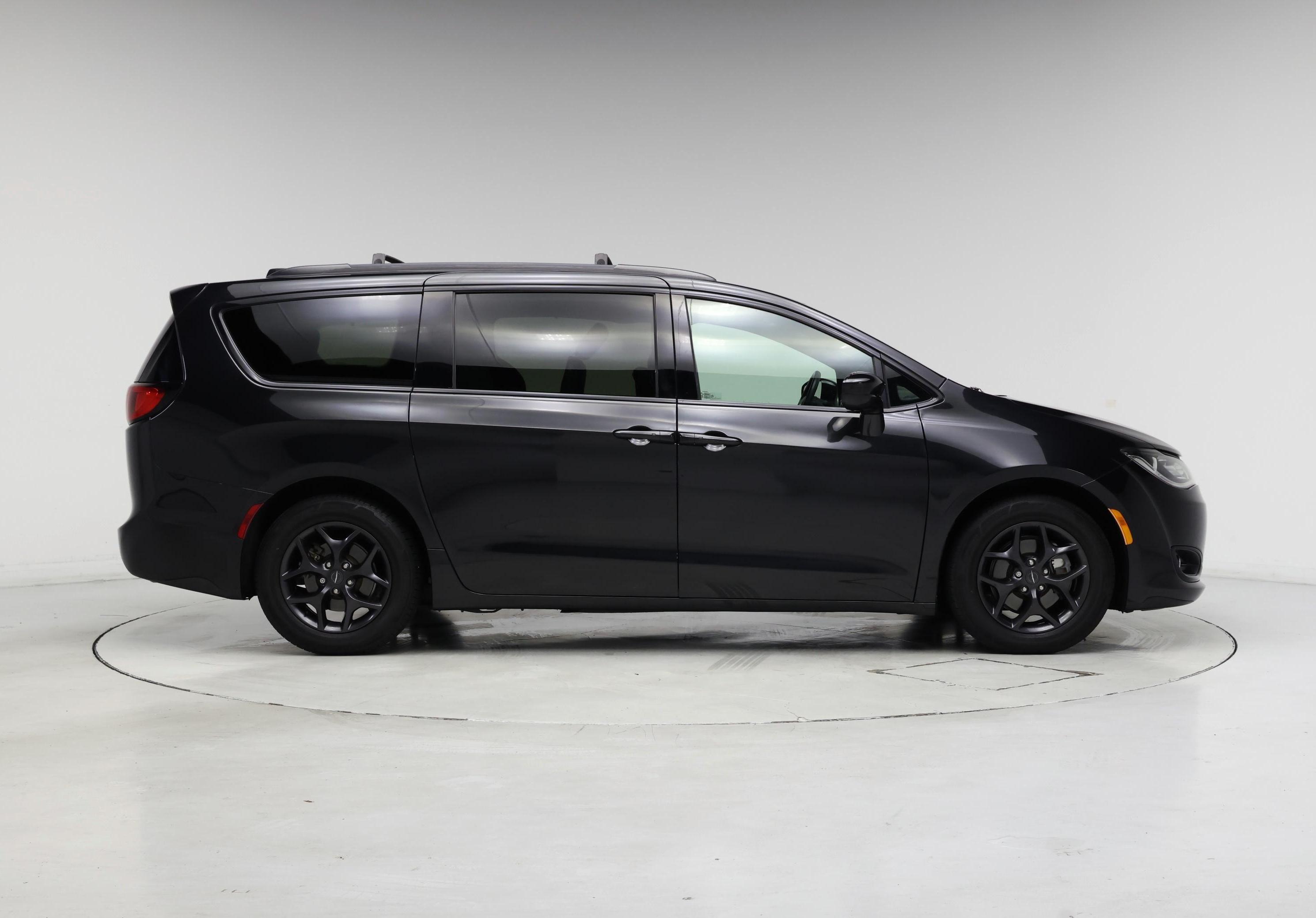 Thumbnail: 2019 Chrysler Pacifica - 7