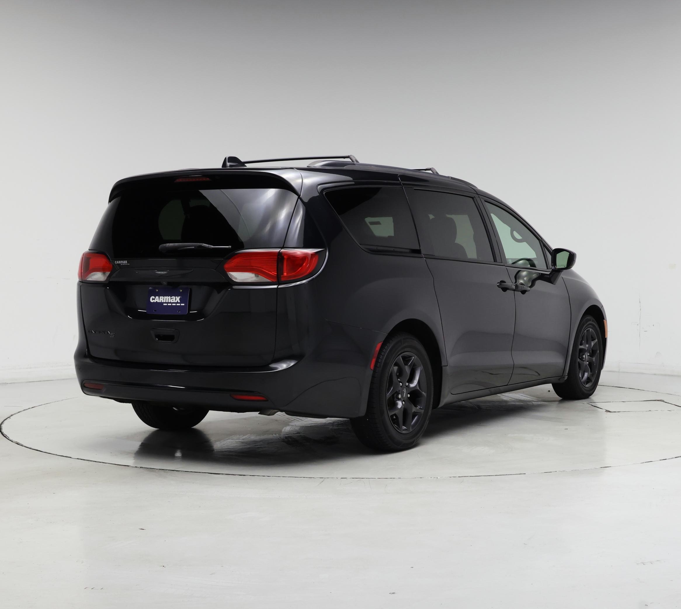 Thumbnail: 2019 Chrysler Pacifica - 8