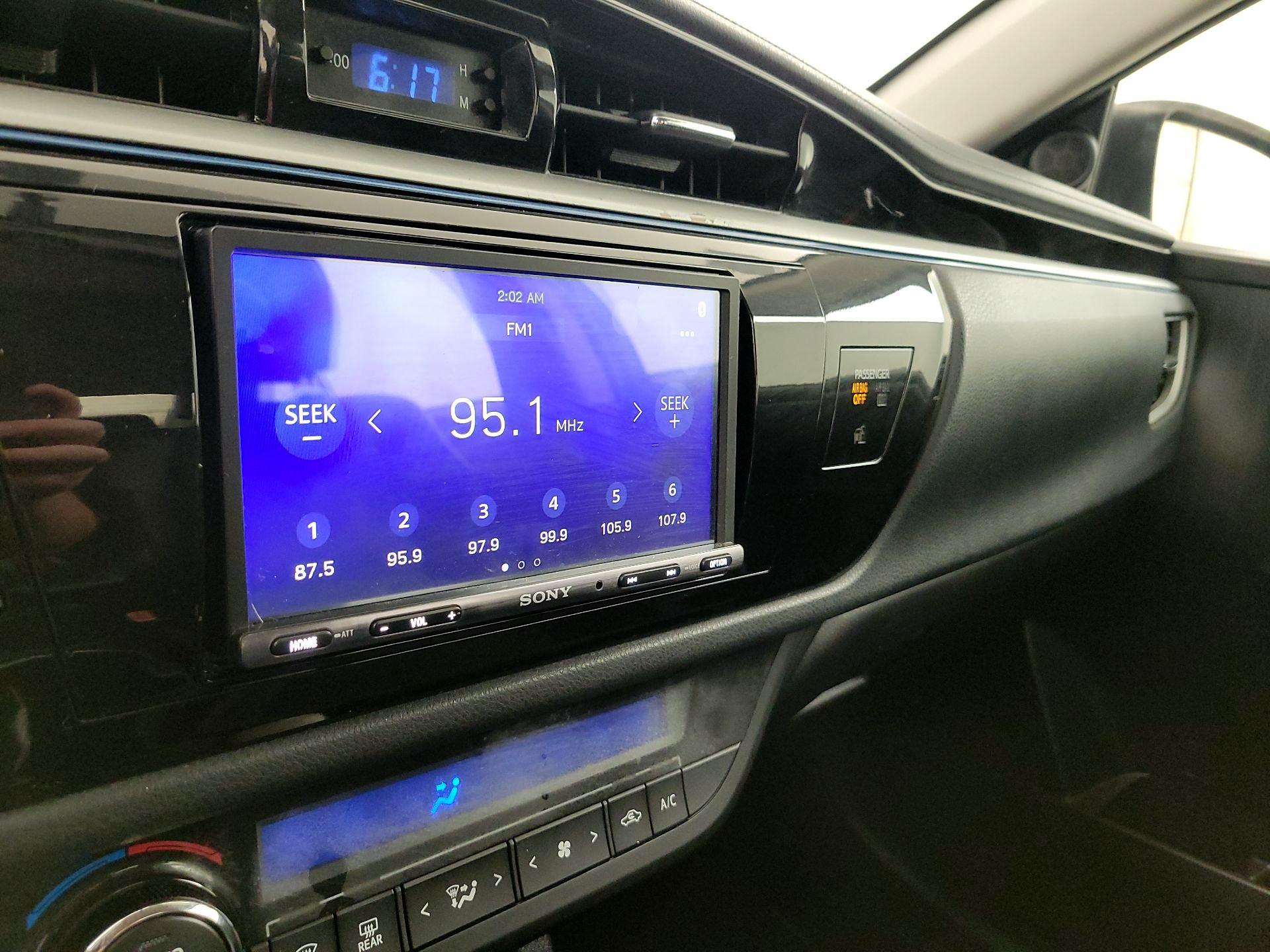 Thumbnail: 2015 Toyota Corolla - 15