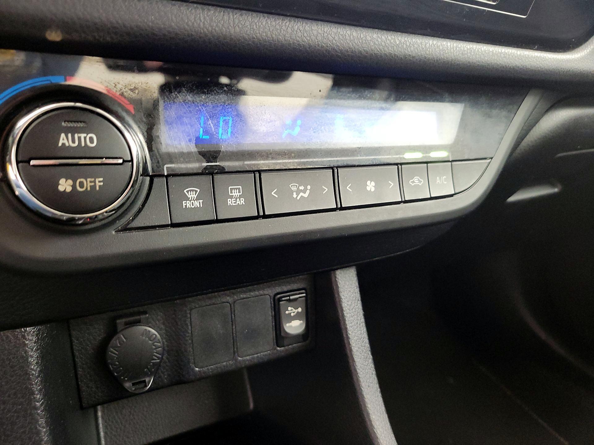 Thumbnail: 2015 Toyota Corolla - 16