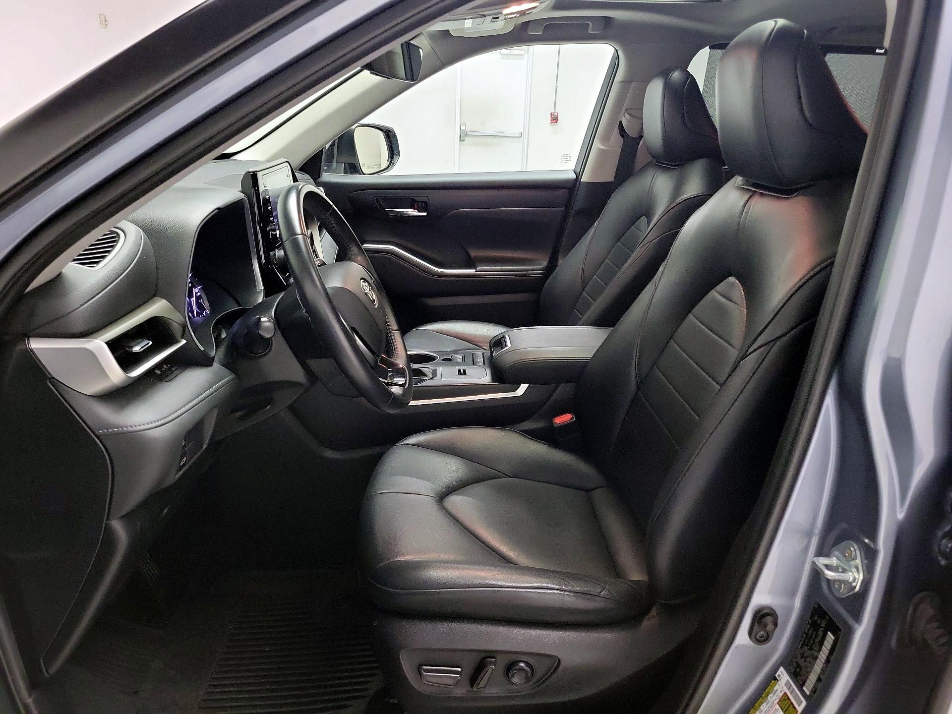 Thumbnail: 2021 Toyota Highlander - 11