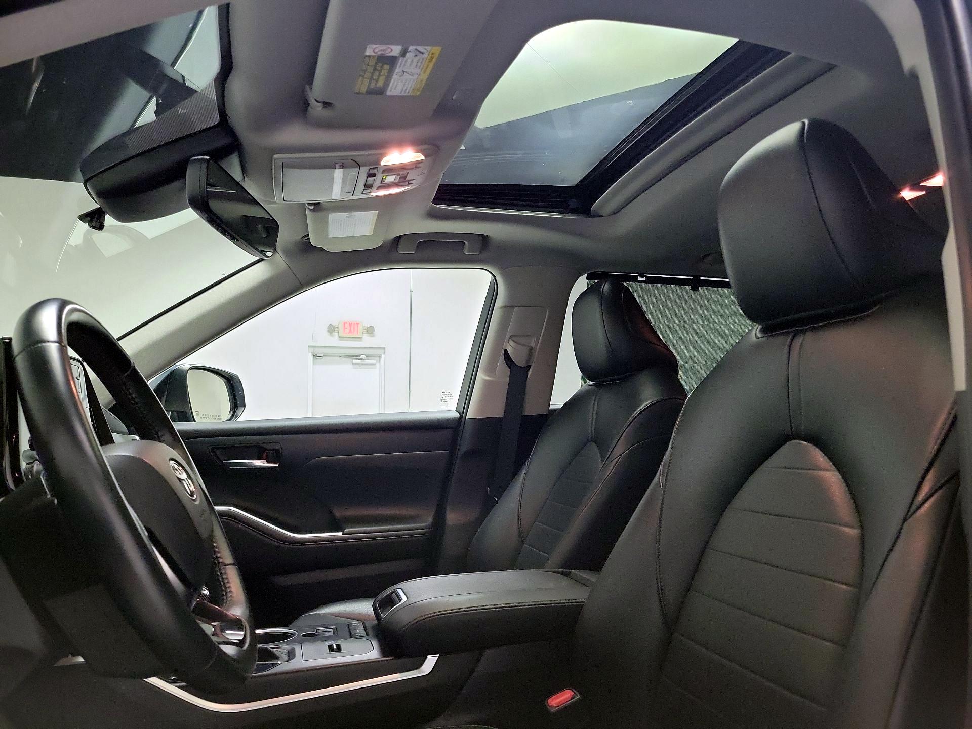 Thumbnail: 2021 Toyota Highlander - 19