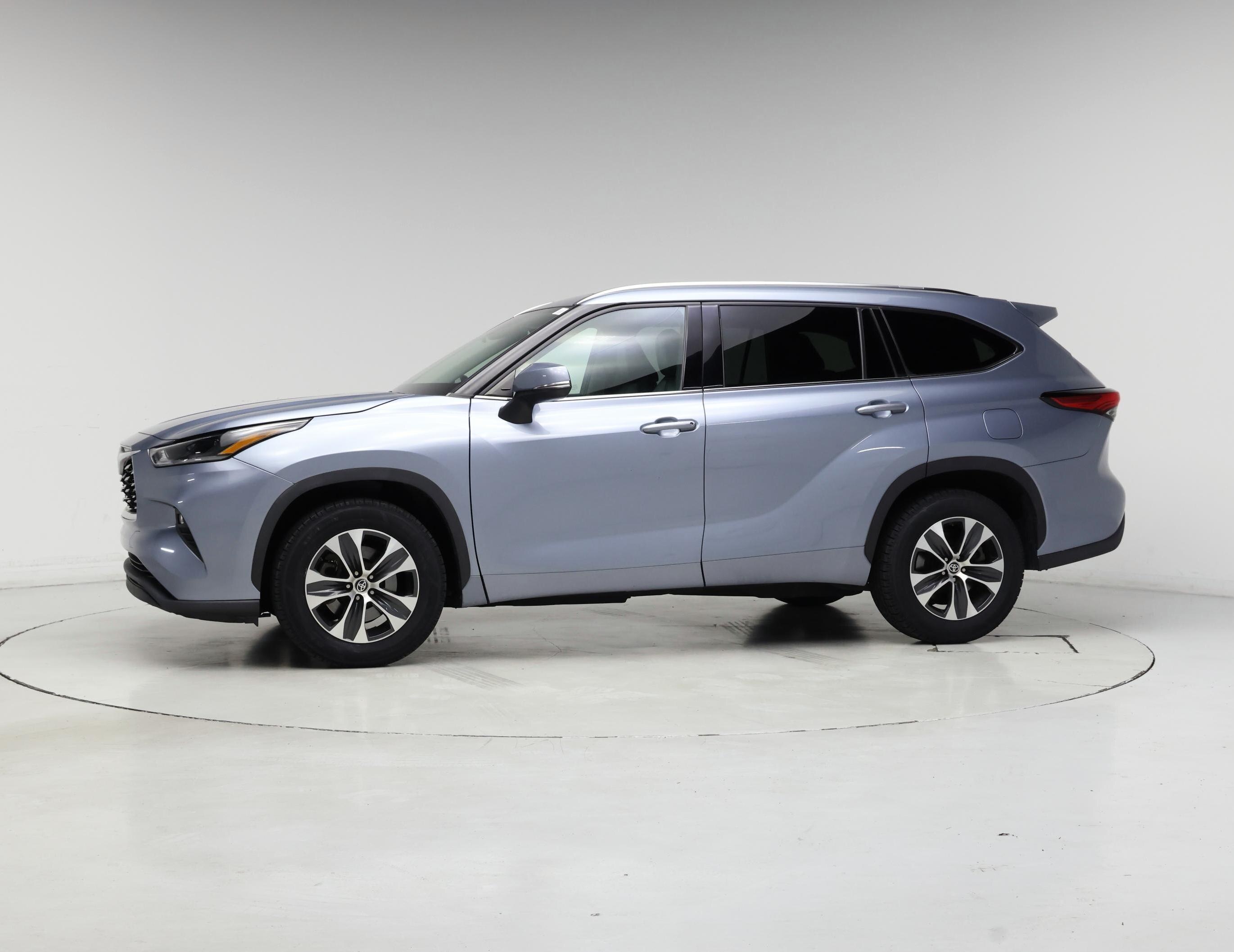 Thumbnail: 2021 Toyota Highlander - 3